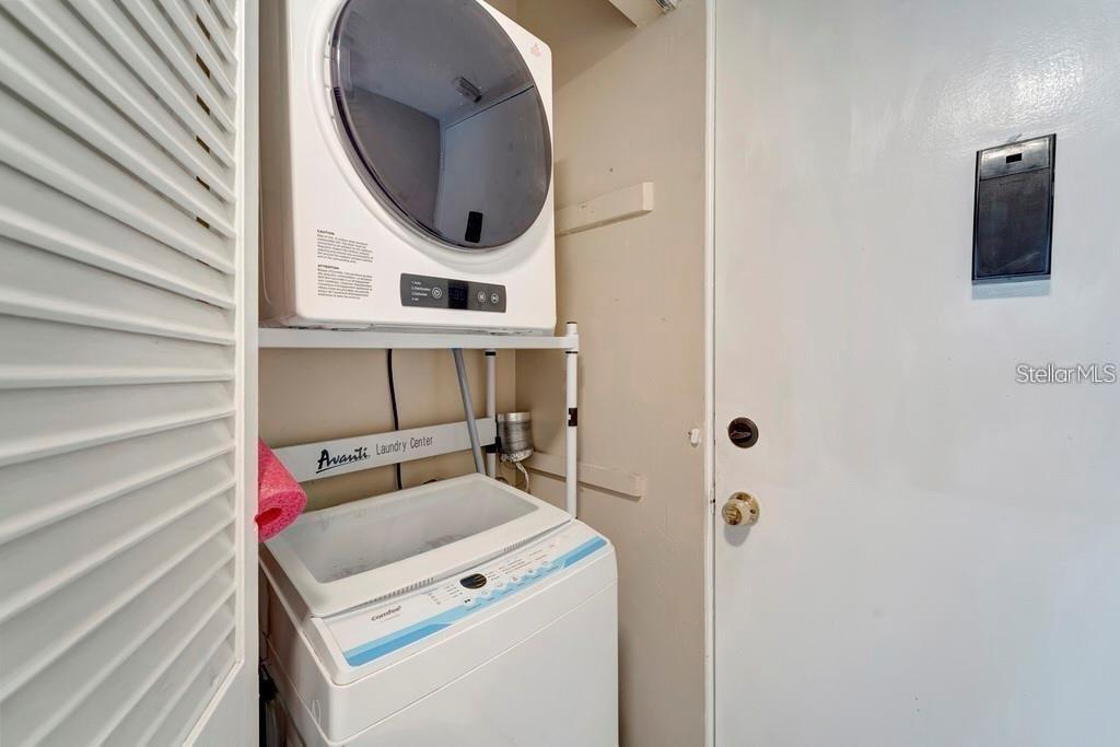 2763 Woodgate Unit 211, Sarasota, FL 34231