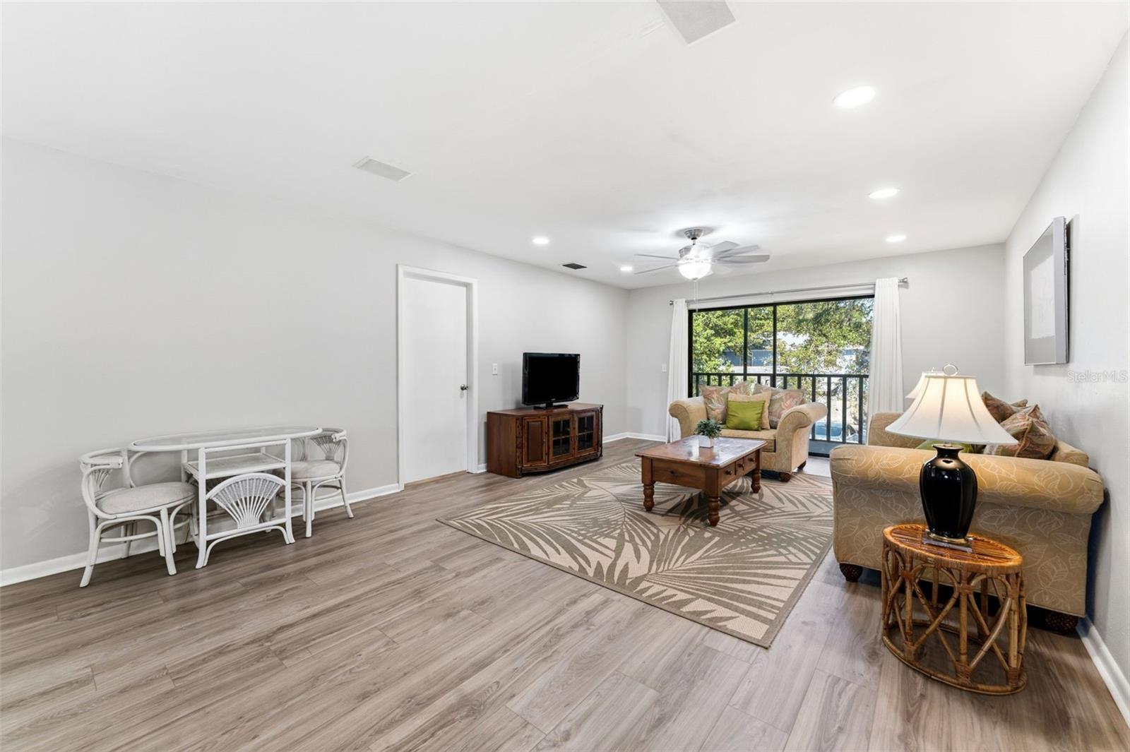 101 Lake Unit 215, Largo, FL 33771