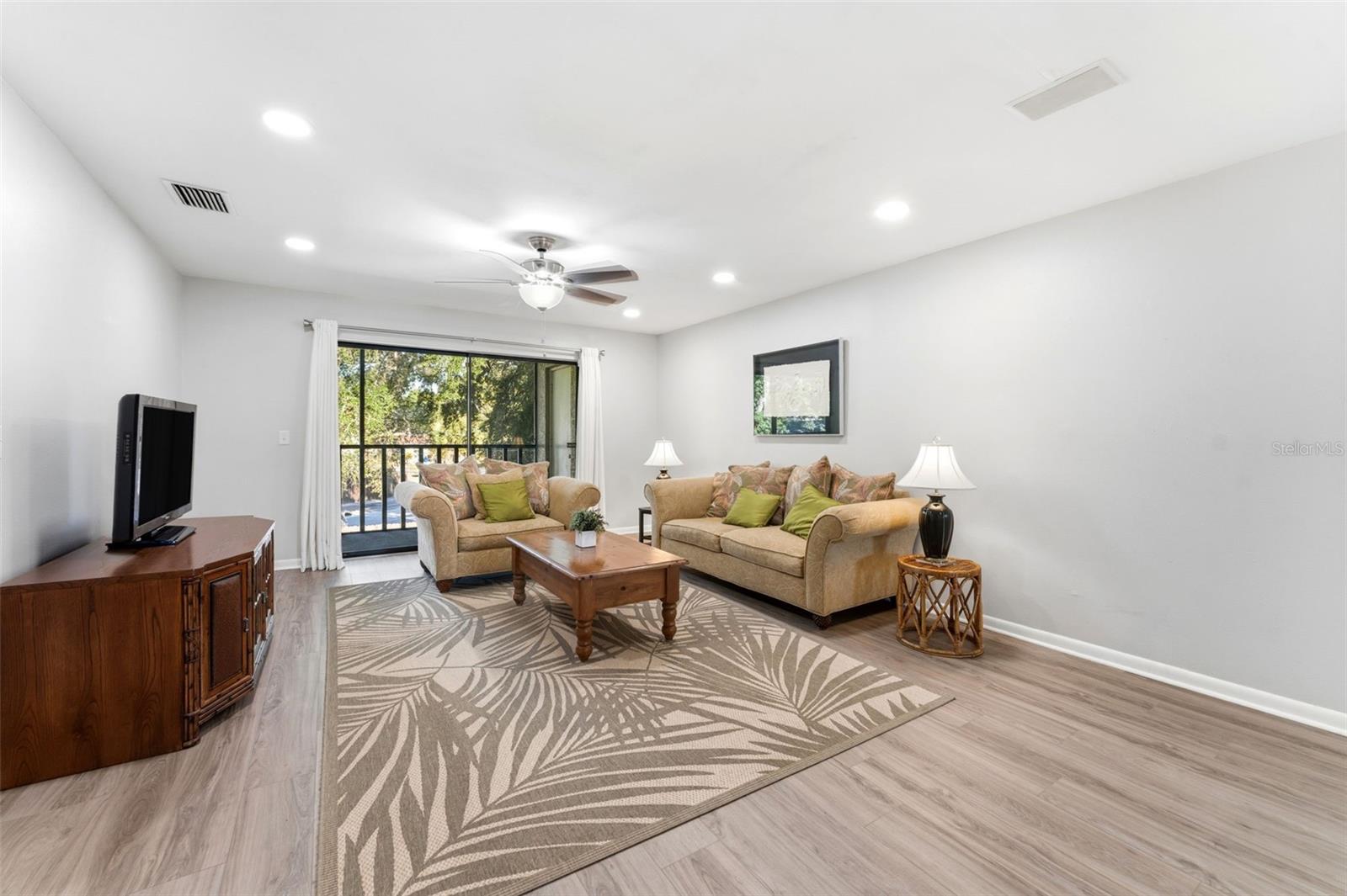 101 Lake Unit 215, Largo, FL 33771