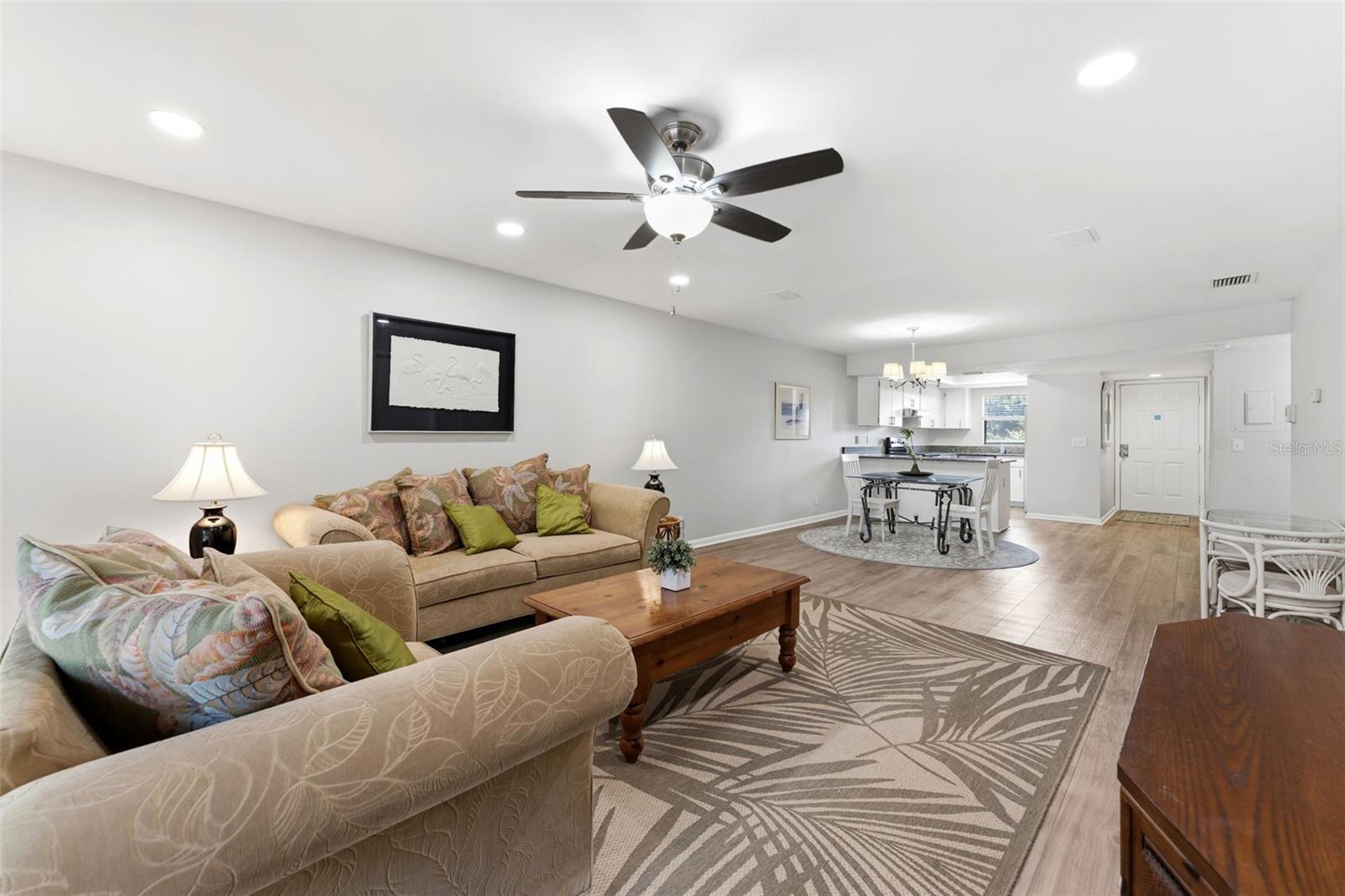 101 Lake Unit 215, Largo, FL 33771
