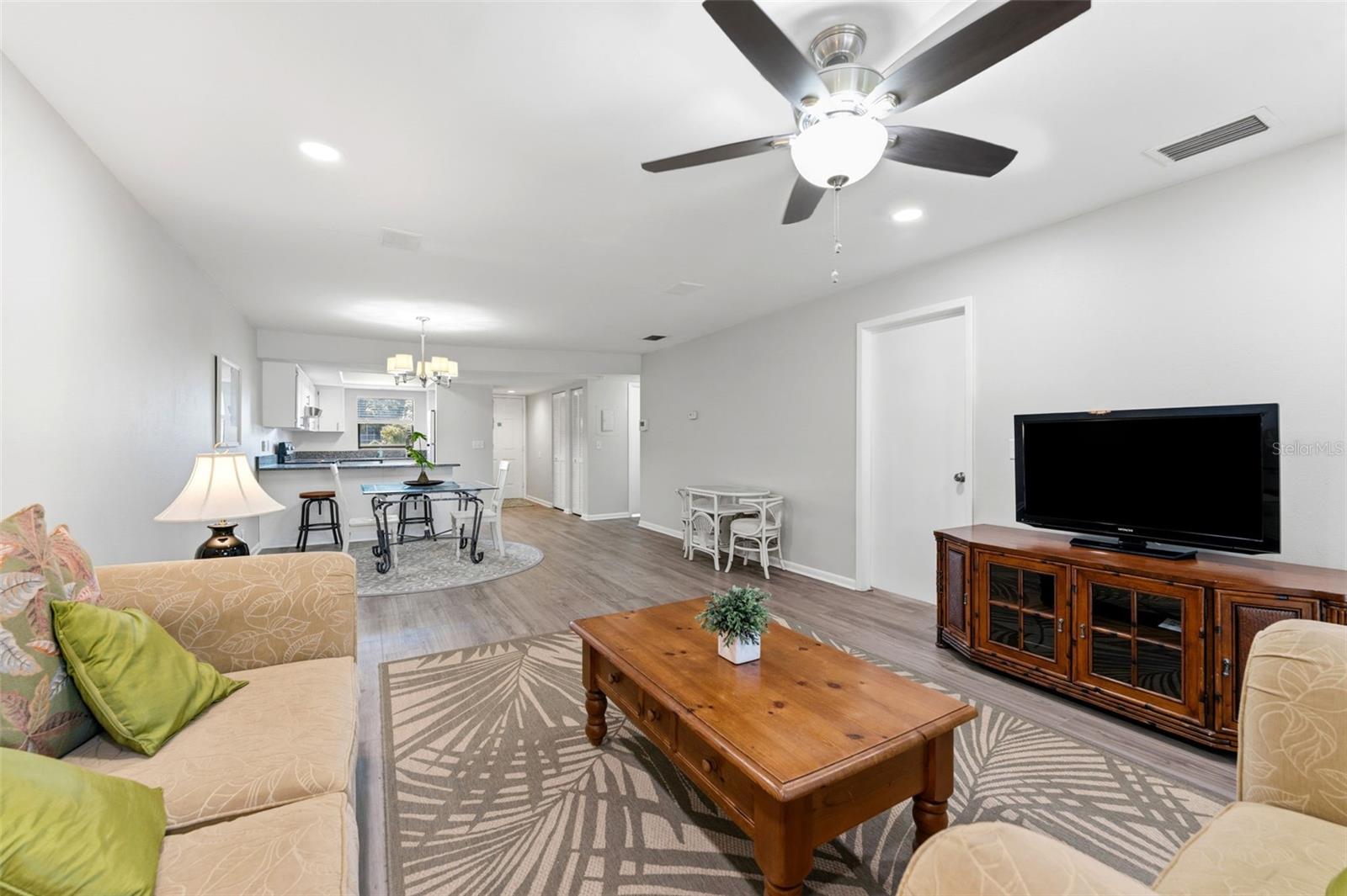 101 Lake Unit 215, Largo, FL 33771