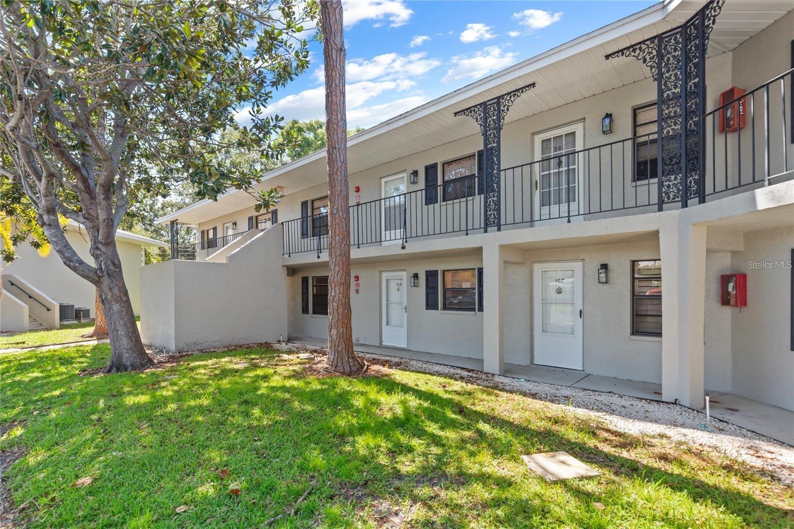 101 Lake Unit 215, Largo, FL 33771