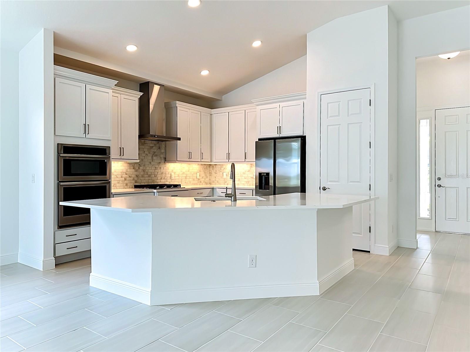 255 Monet, Bradenton, FL 34212