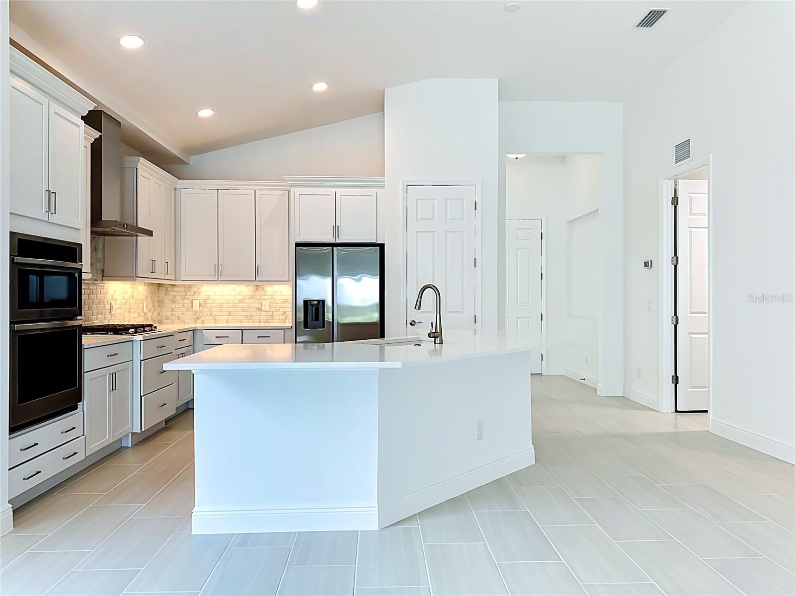 255 Monet, Bradenton, FL 34212