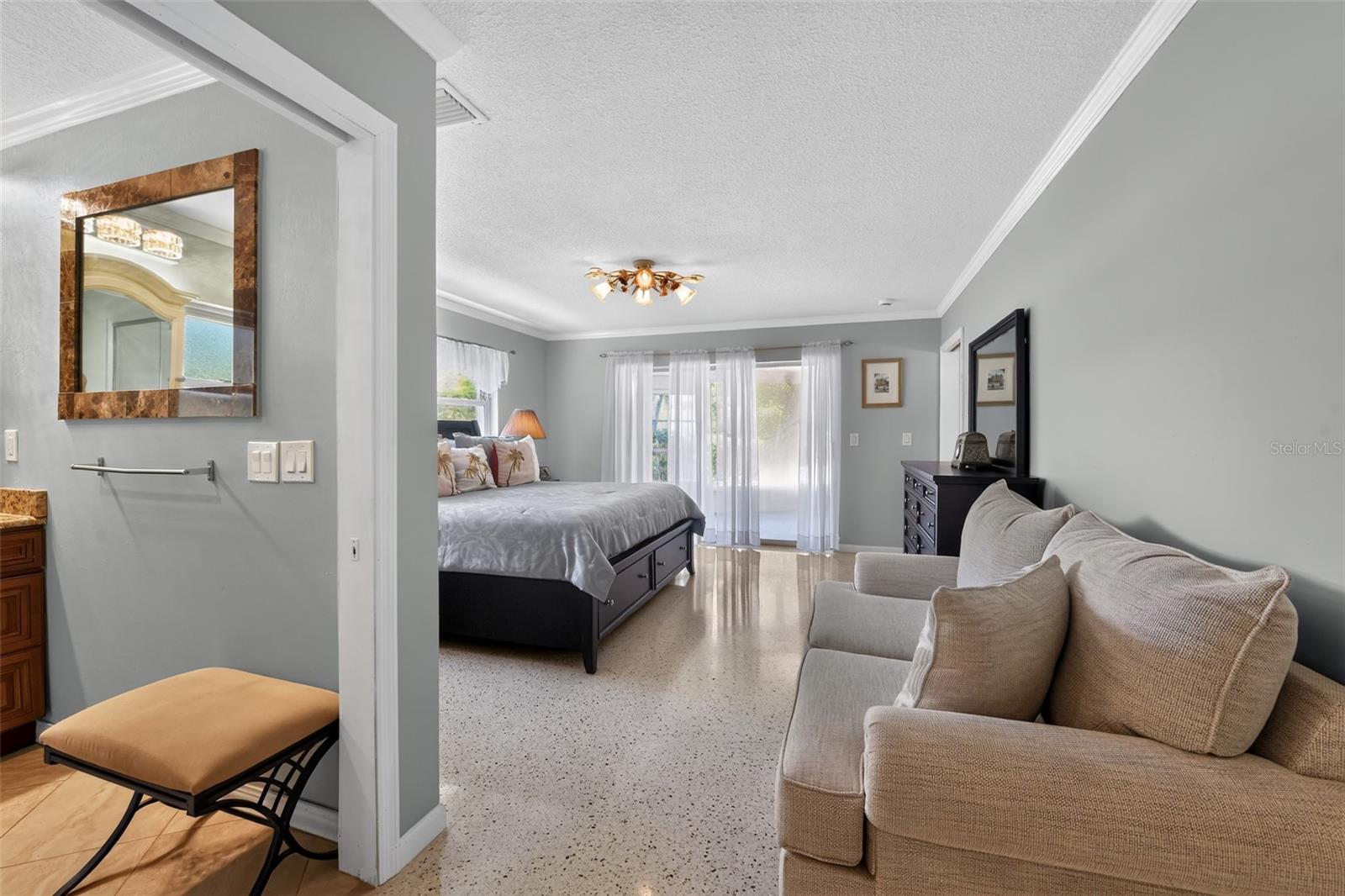 100 59th, St Petersburg, FL 33705