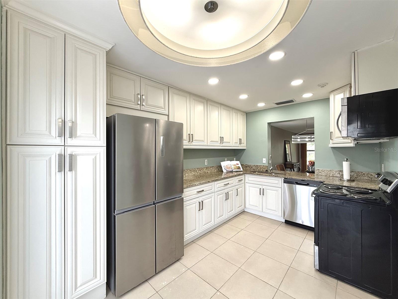 942 Beneva Unit V28, Sarasota, FL 34232