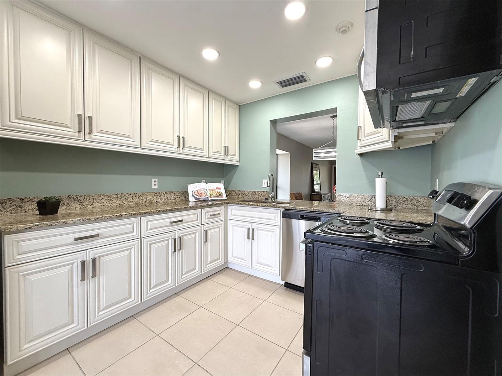 942 Beneva Unit V28, Sarasota, FL 34232