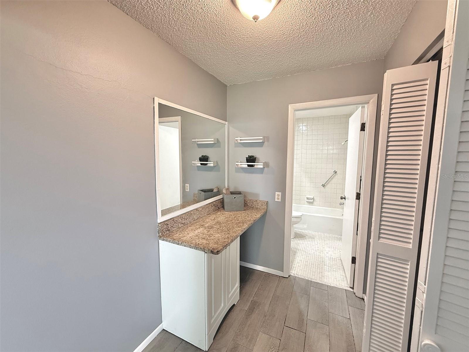 942 Beneva Unit V28, Sarasota, FL 34232