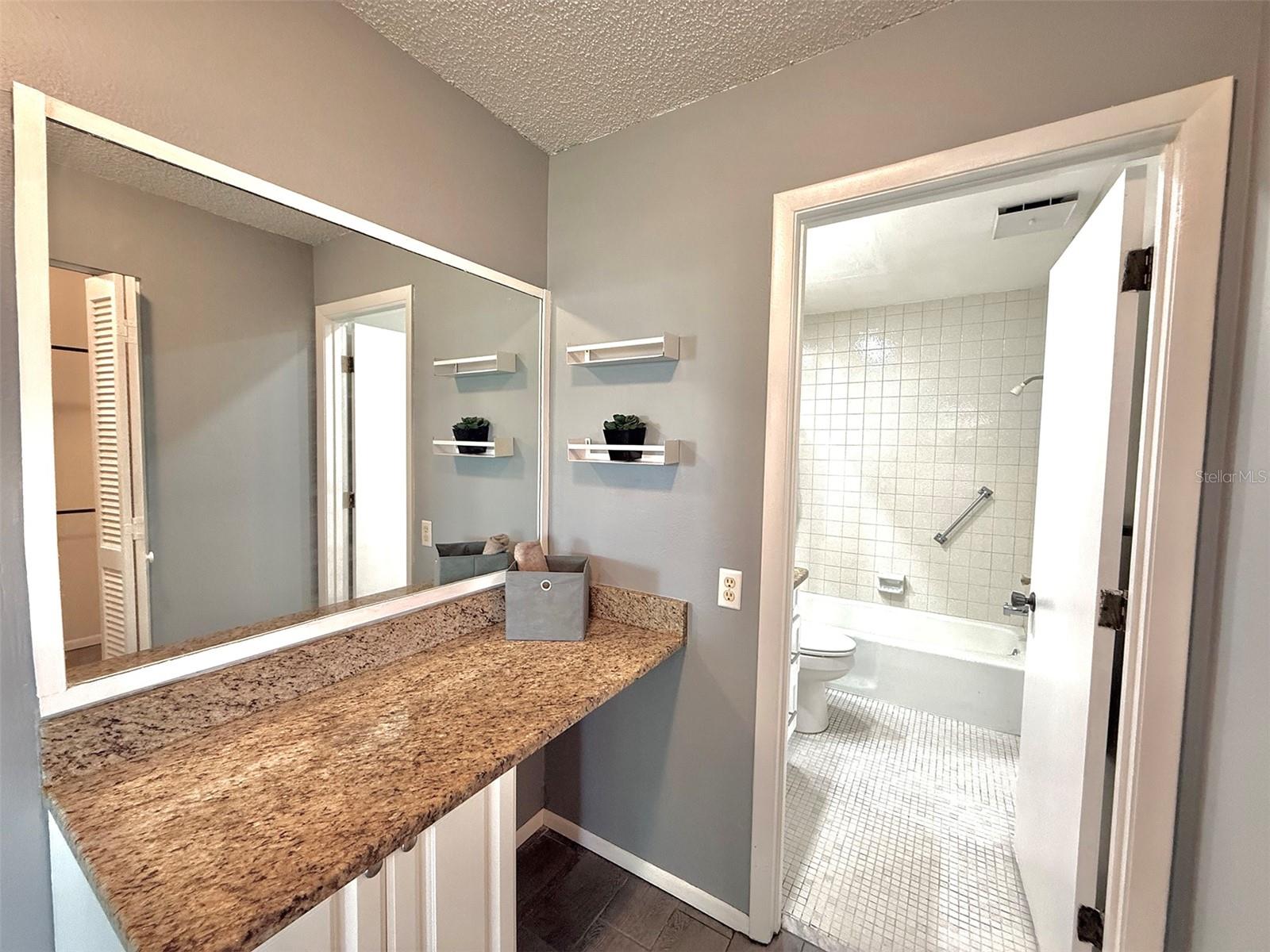 942 Beneva Unit V28, Sarasota, FL 34232