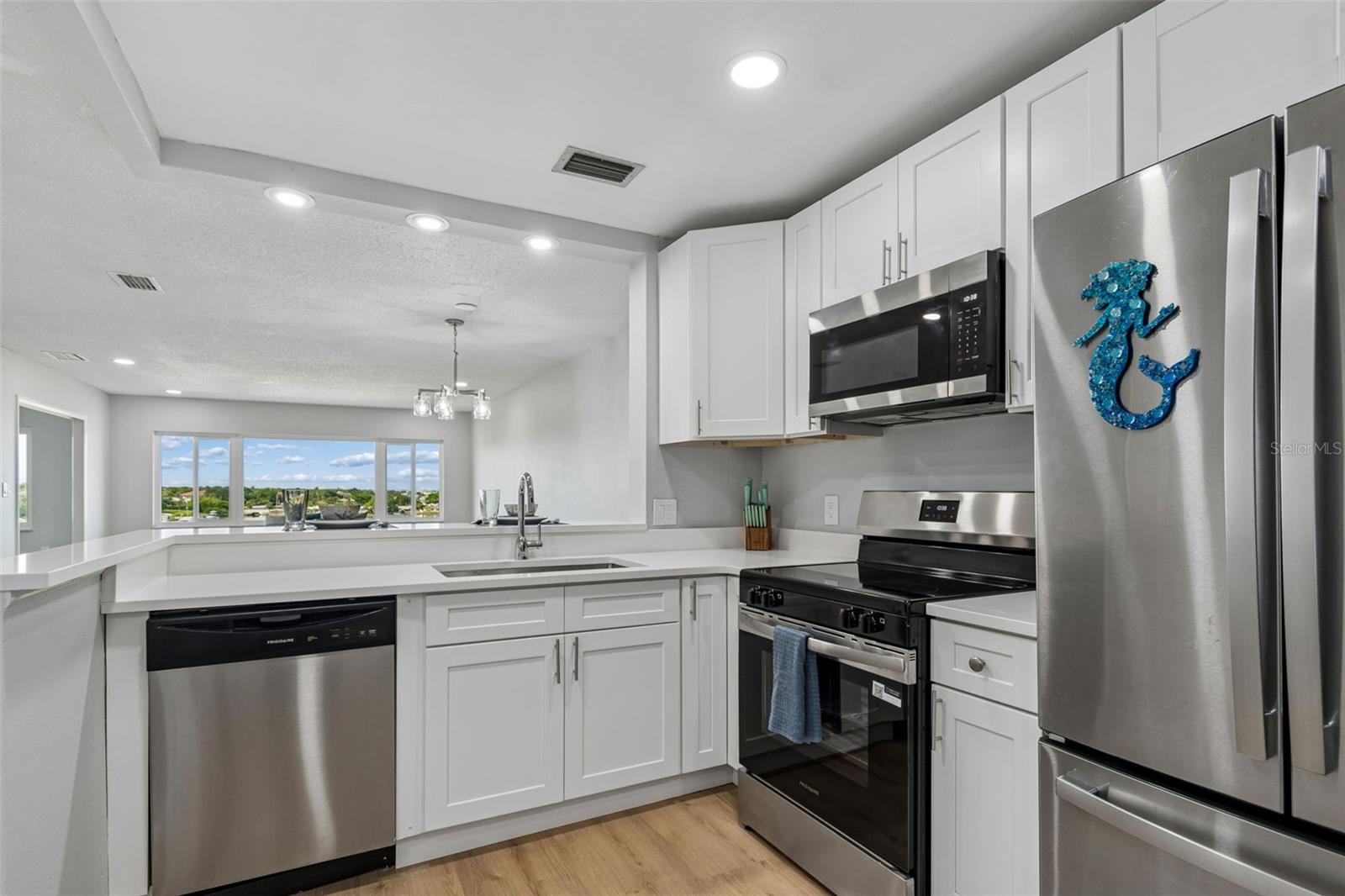 100 Bluff View Unit 509c, Belleair Bluffs, FL 33770