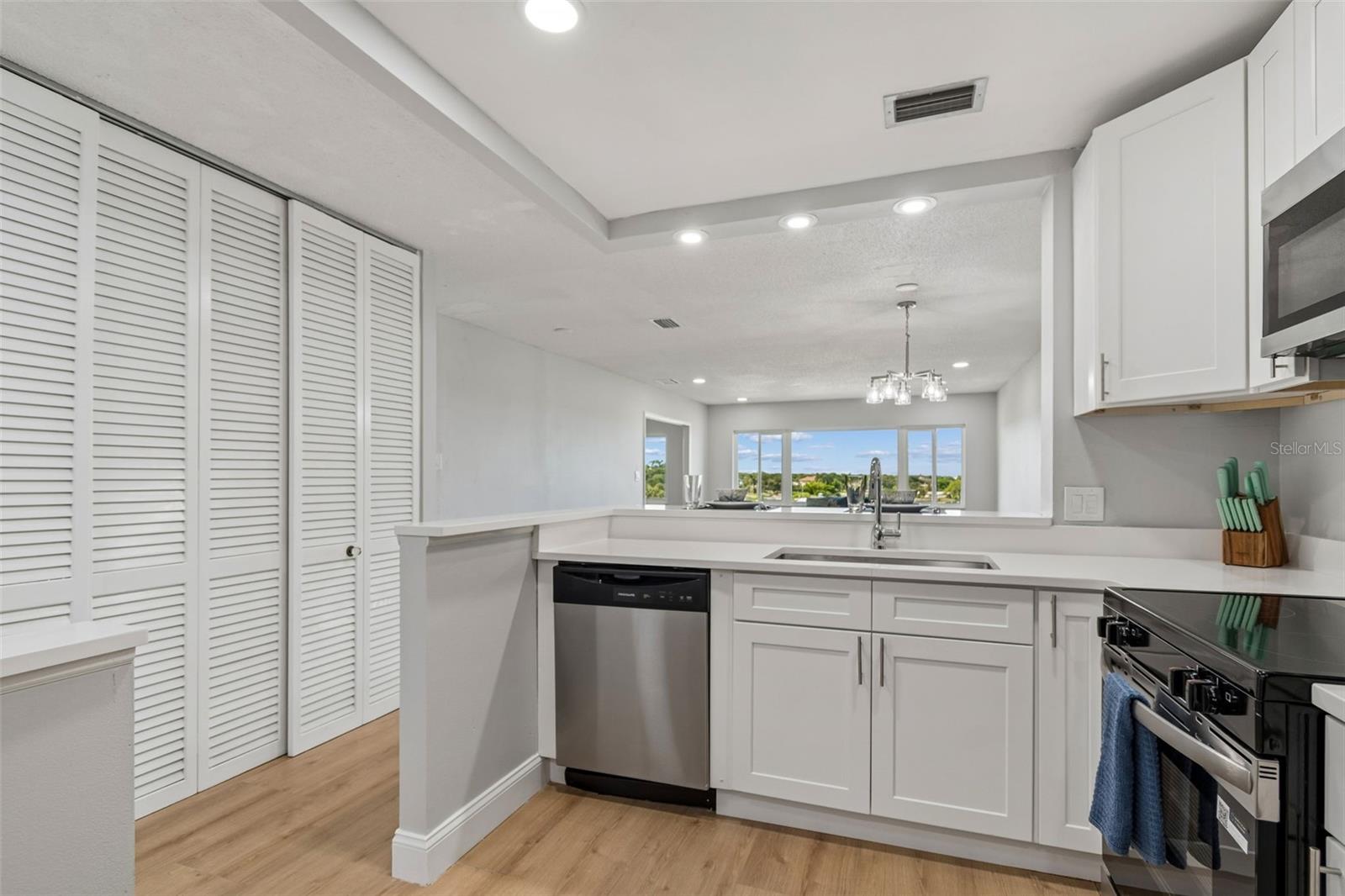 100 Bluff View Unit 509c, Belleair Bluffs, FL 33770