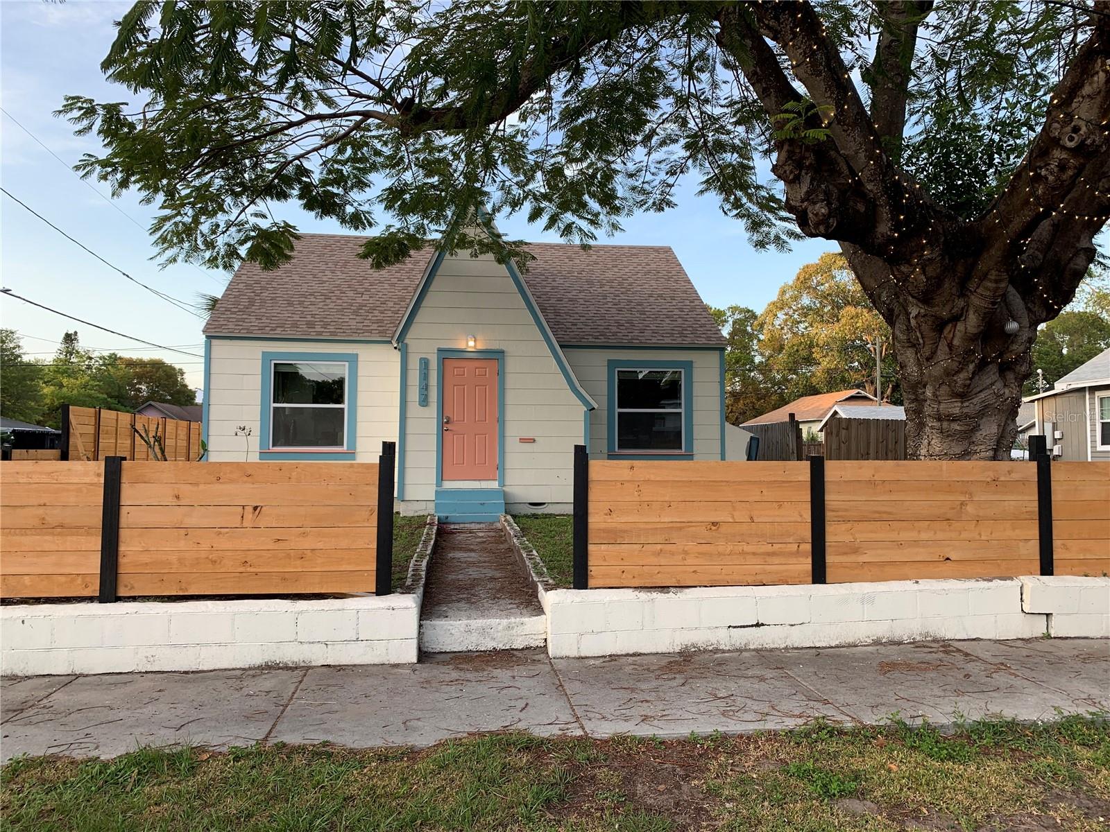 1147 James, St Petersburg, FL 33705