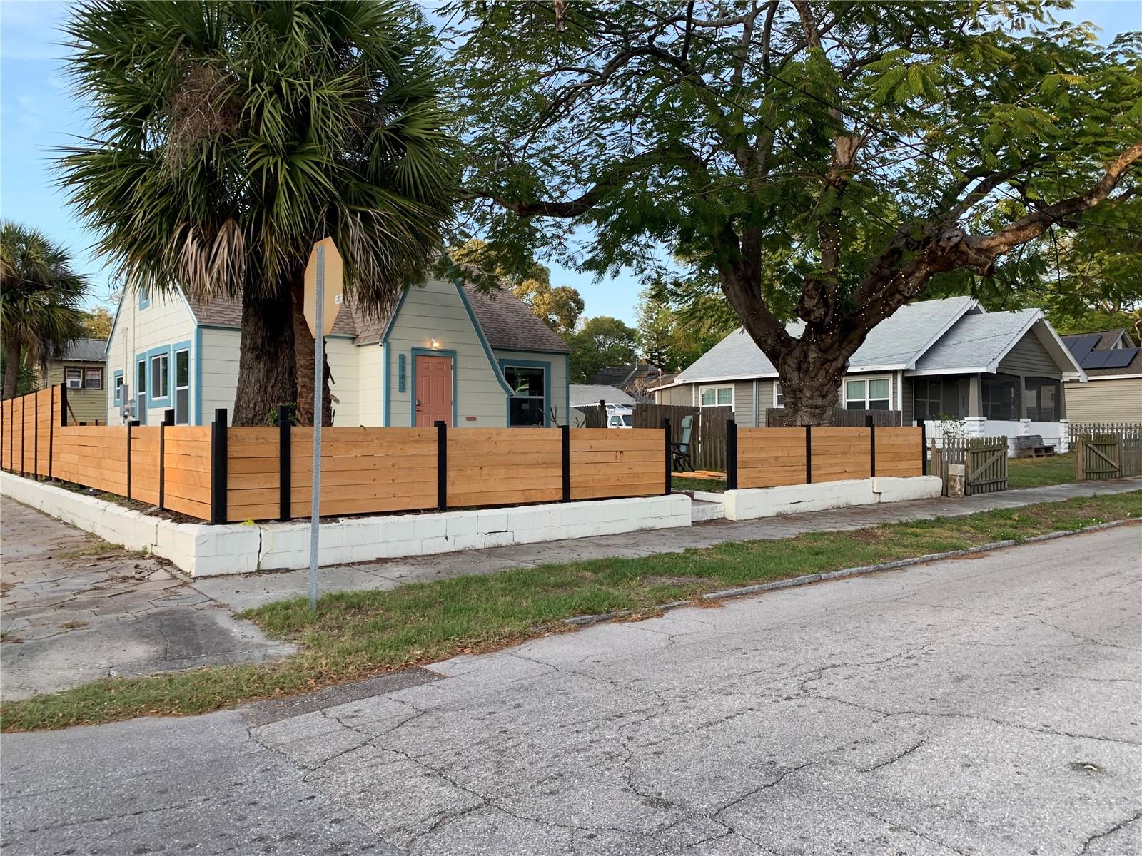 1147 James, St Petersburg, FL 33705