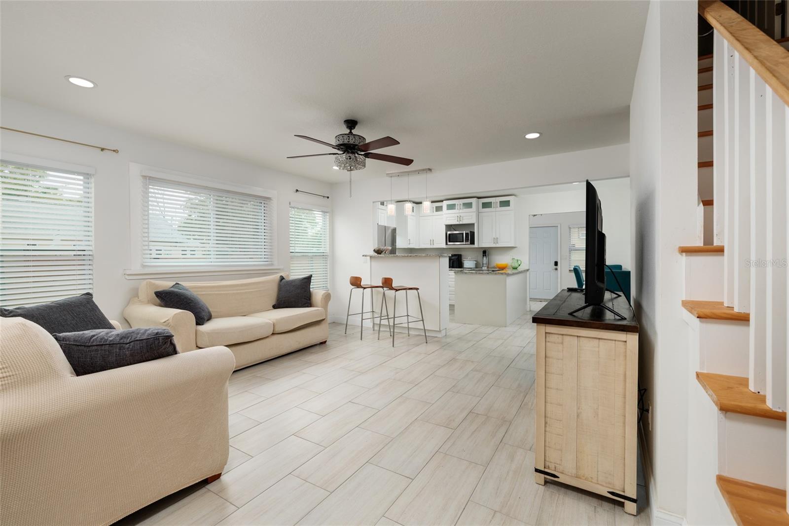 1147 James, St Petersburg, FL 33705