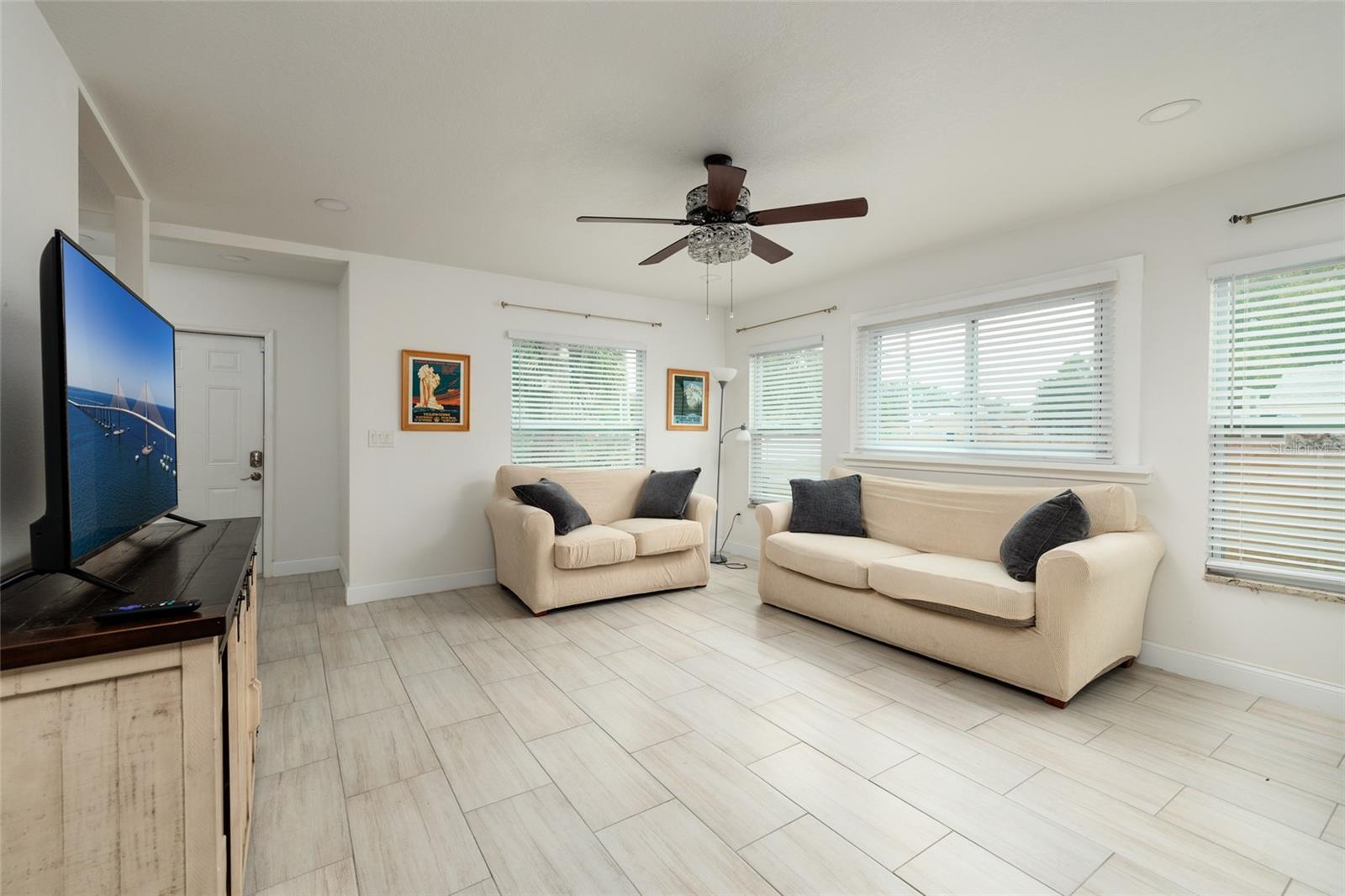 1147 James, St Petersburg, FL 33705