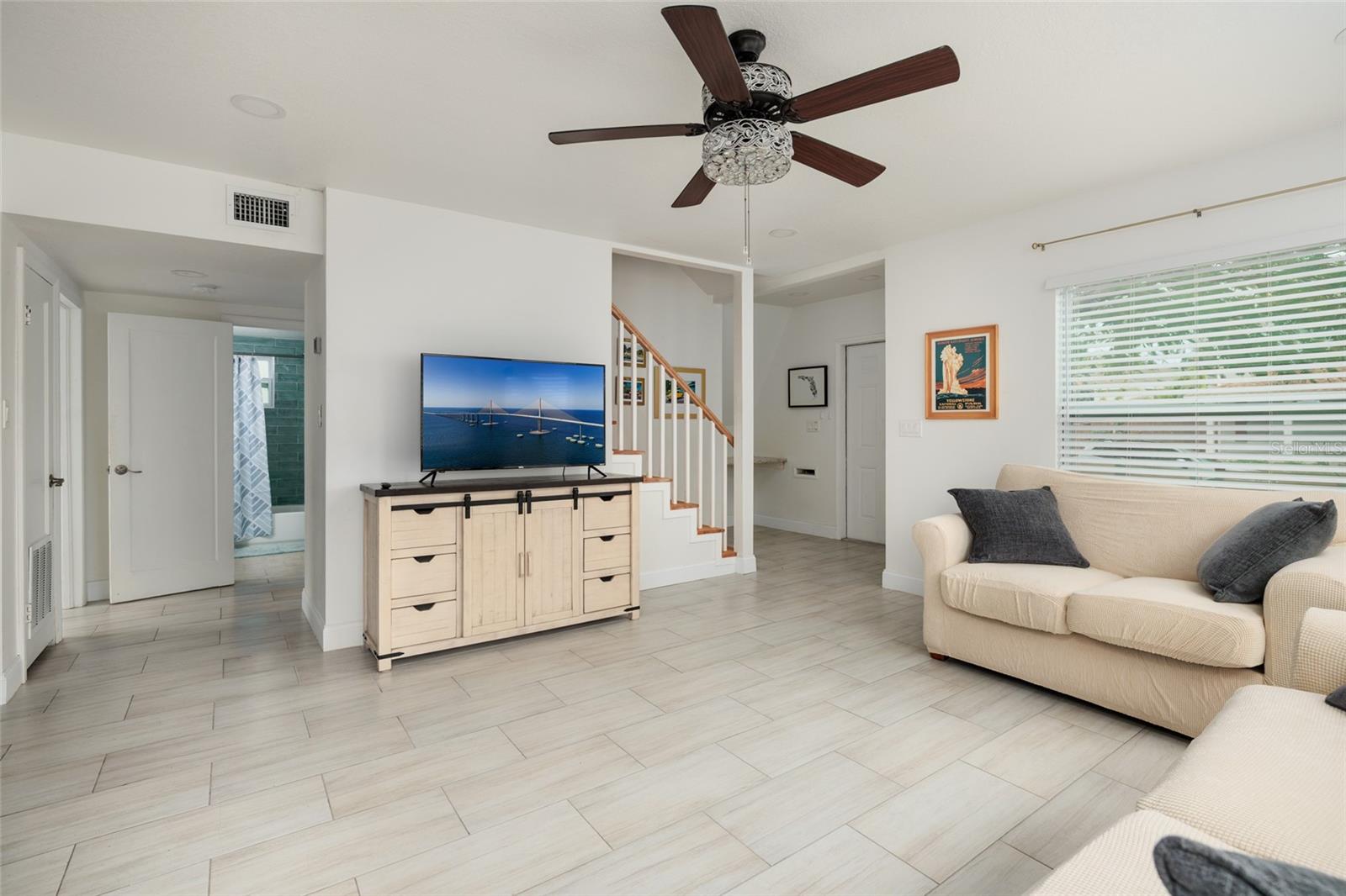 1147 James, St Petersburg, FL 33705