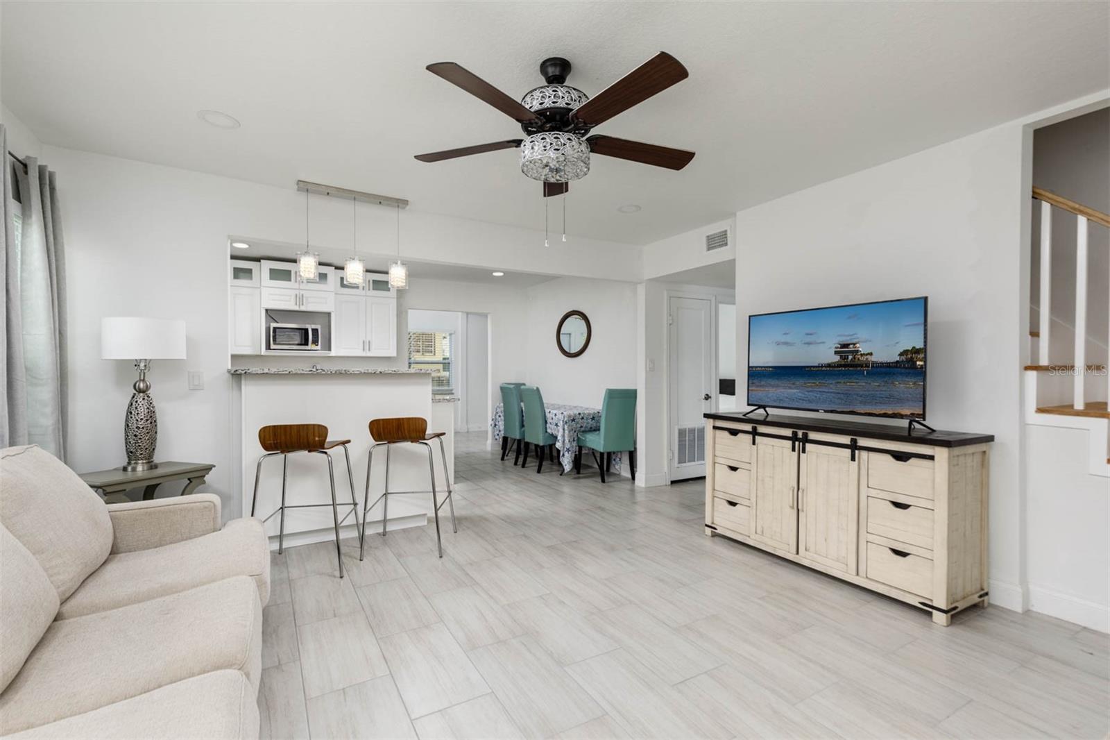 1147 James, St Petersburg, FL 33705