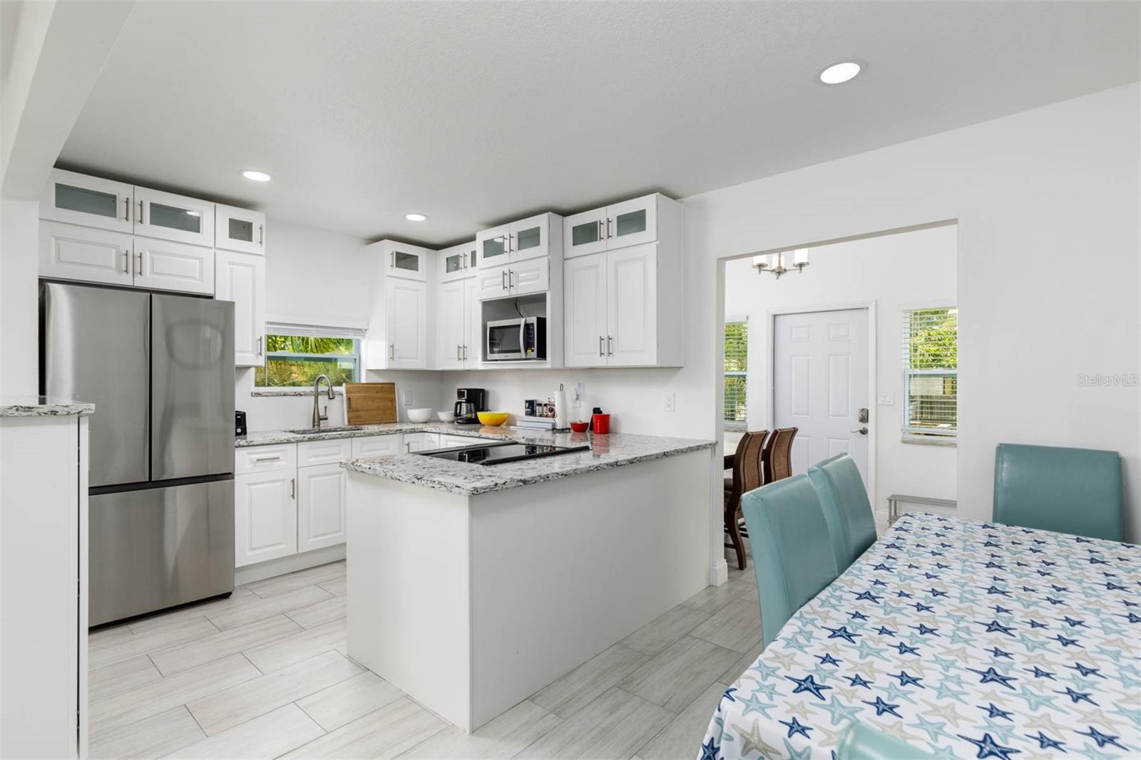 1147 James, St Petersburg, FL 33705