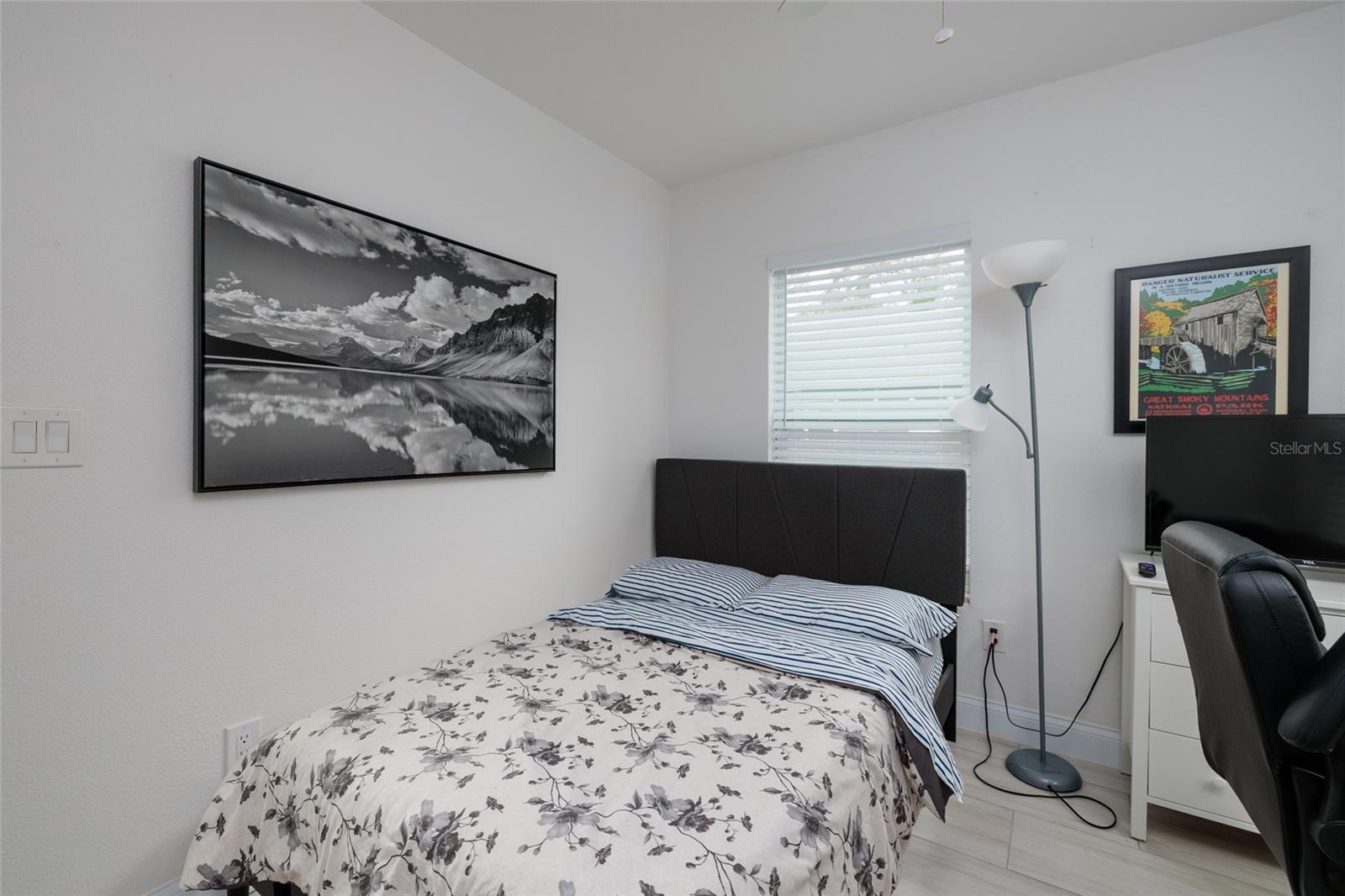 1147 James, St Petersburg, FL 33705