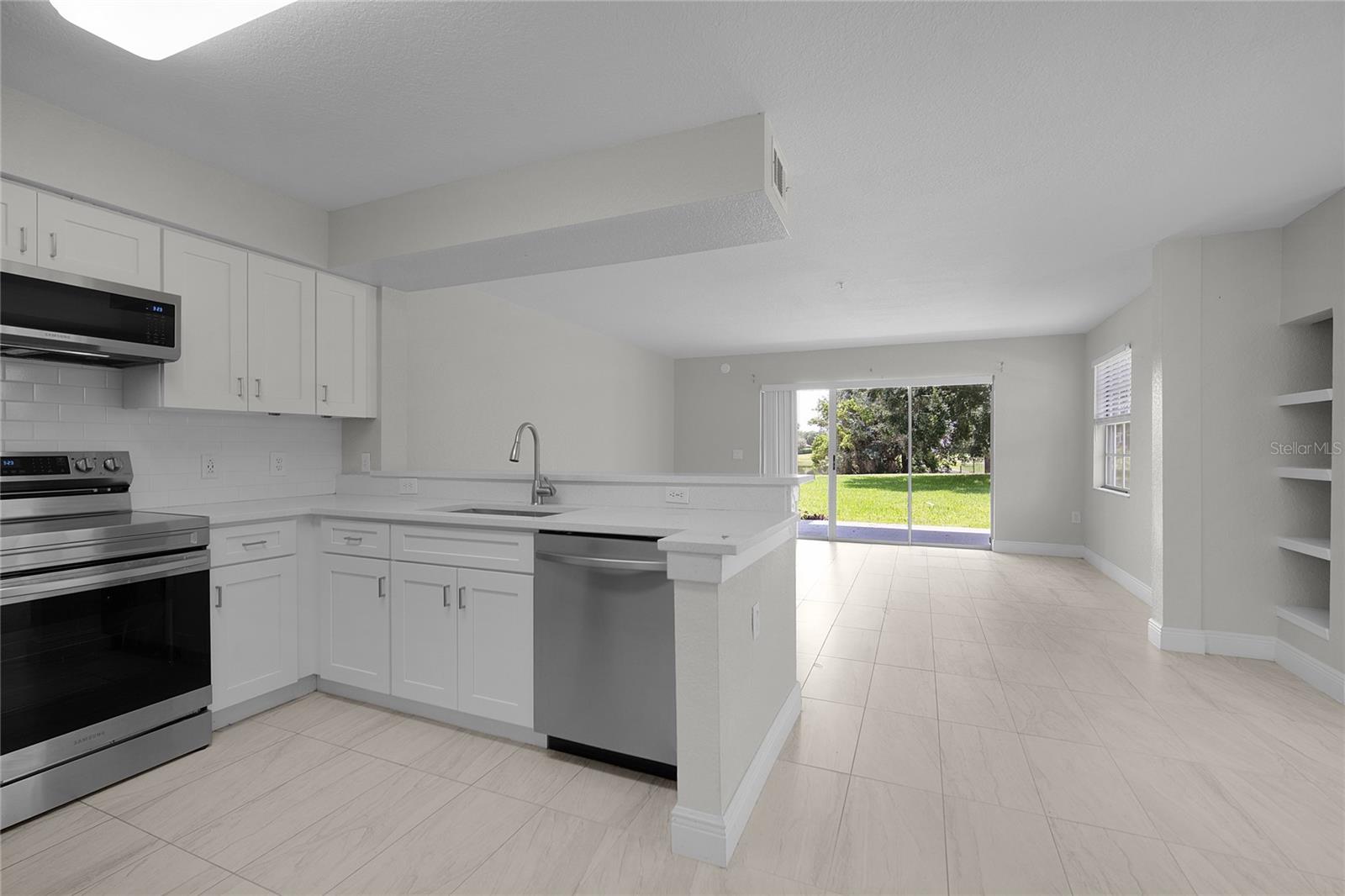 13929 Fairway Island Unit 818, Orlando, FL 32837