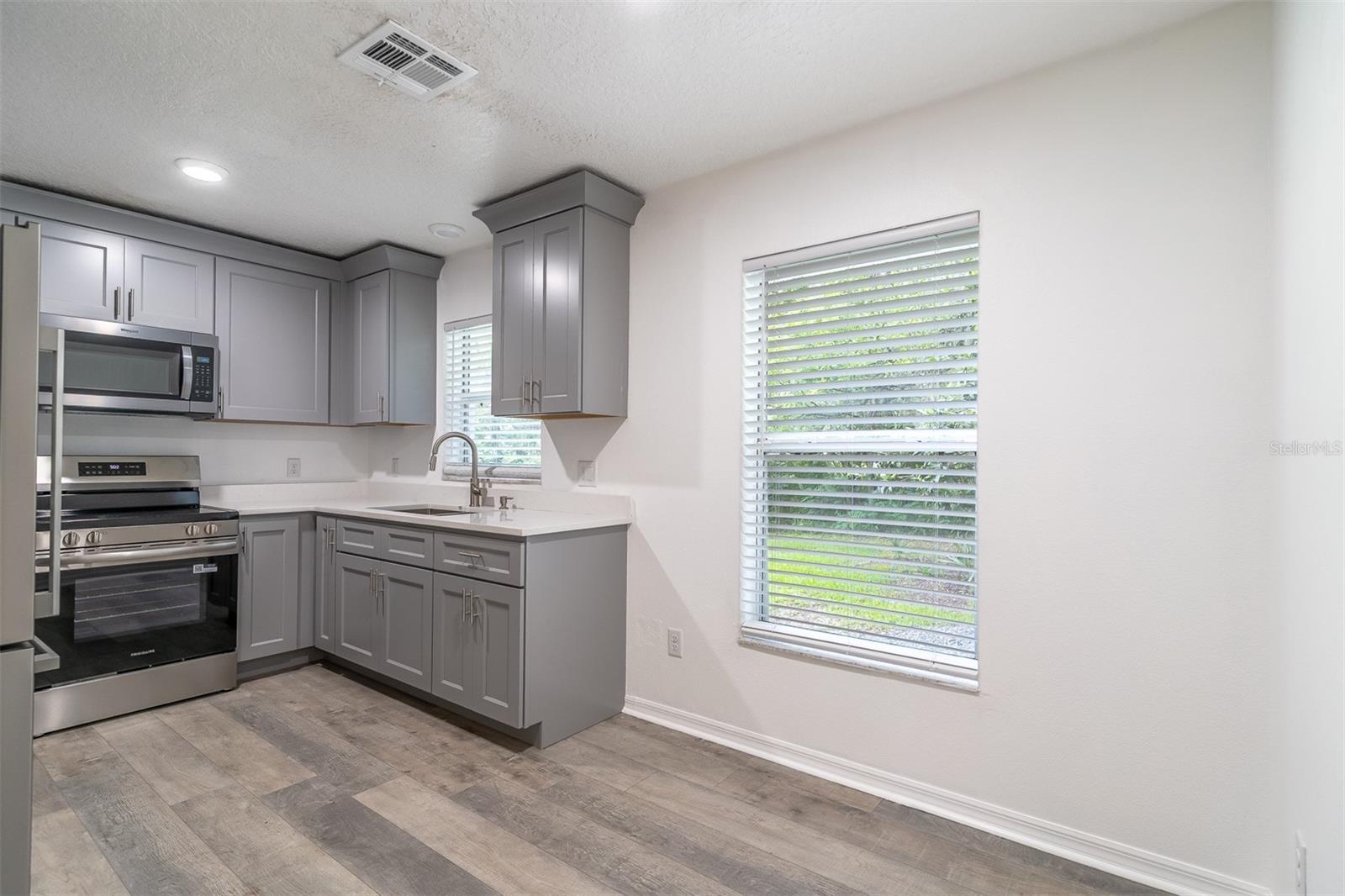 497 Beresford, Deland, FL 32720