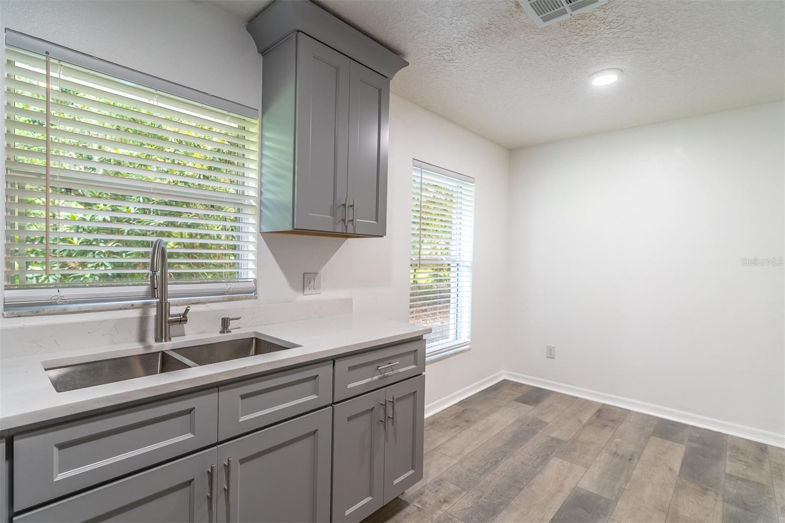 497 Beresford, Deland, FL 32720