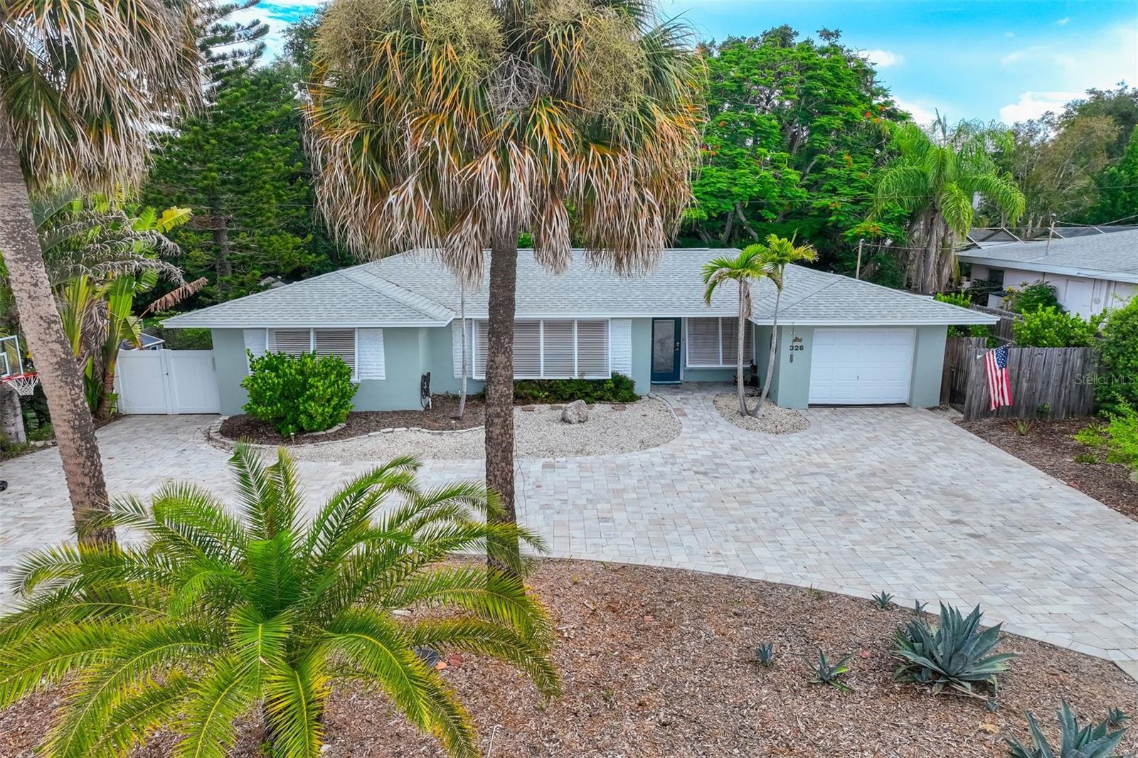 326 Mehlenbacher, Belleair, FL 33756