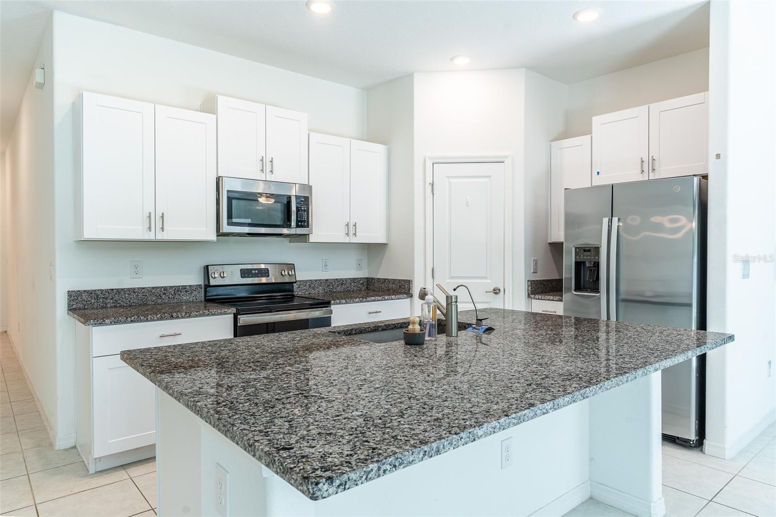 1863 Yellow, Lakeland, FL 33801