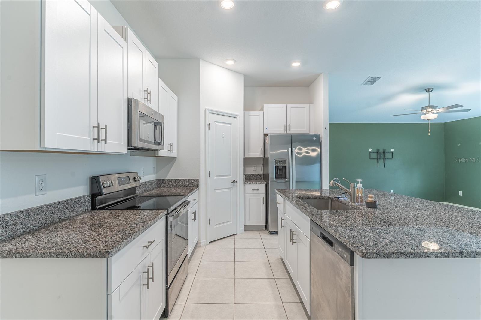 1863 Yellow, Lakeland, FL 33801
