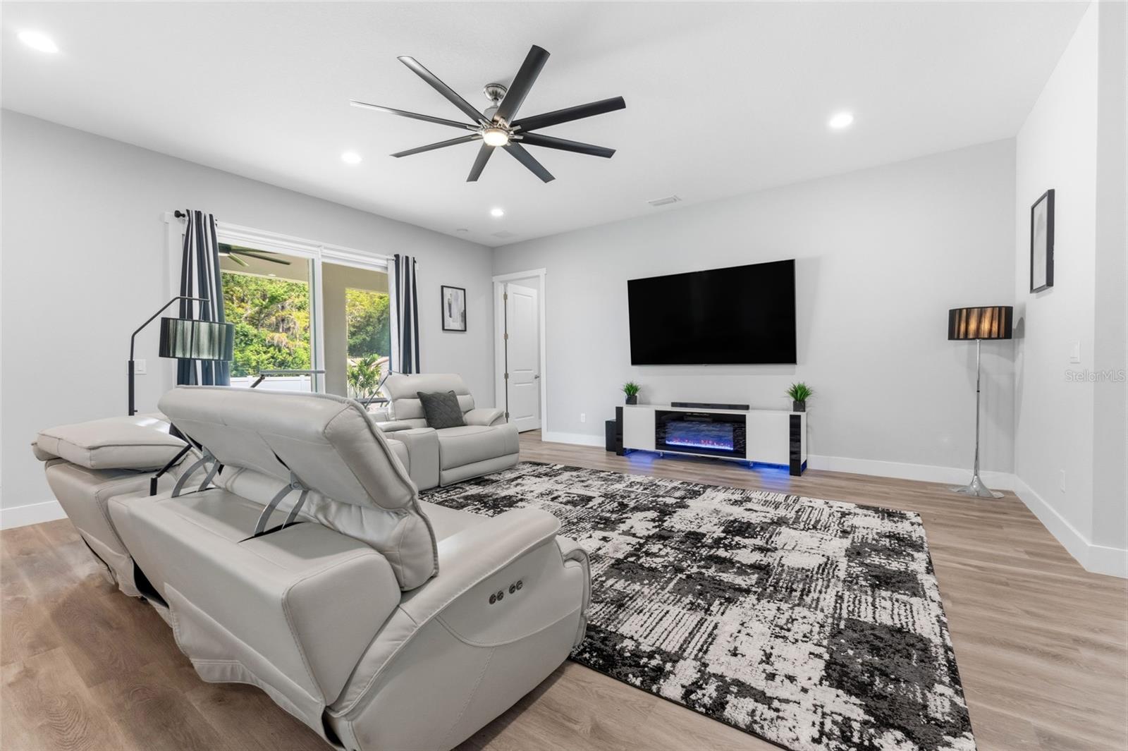 9714 Van, Tampa, FL 33615