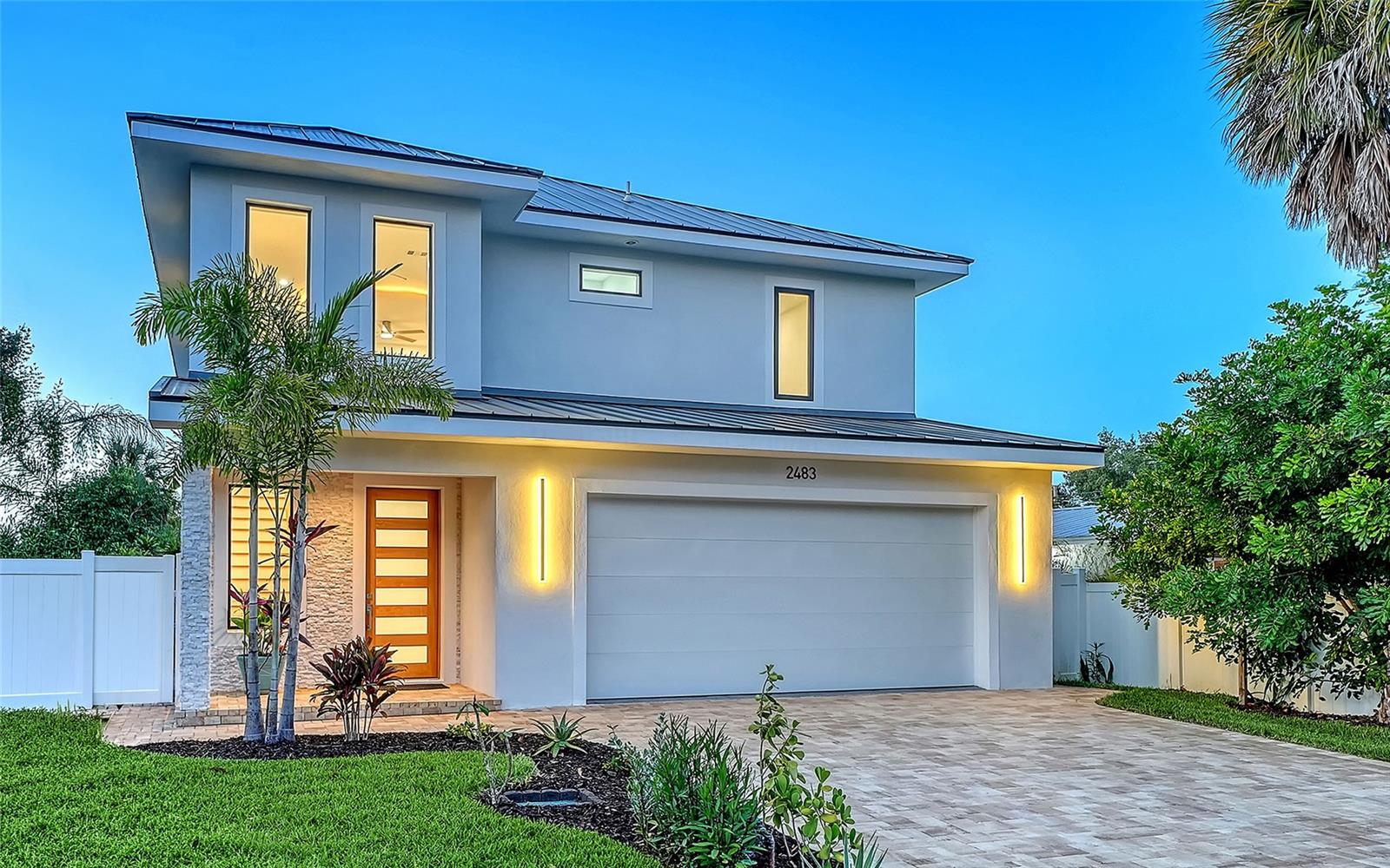 2483 Bay, Sarasota, FL 34237