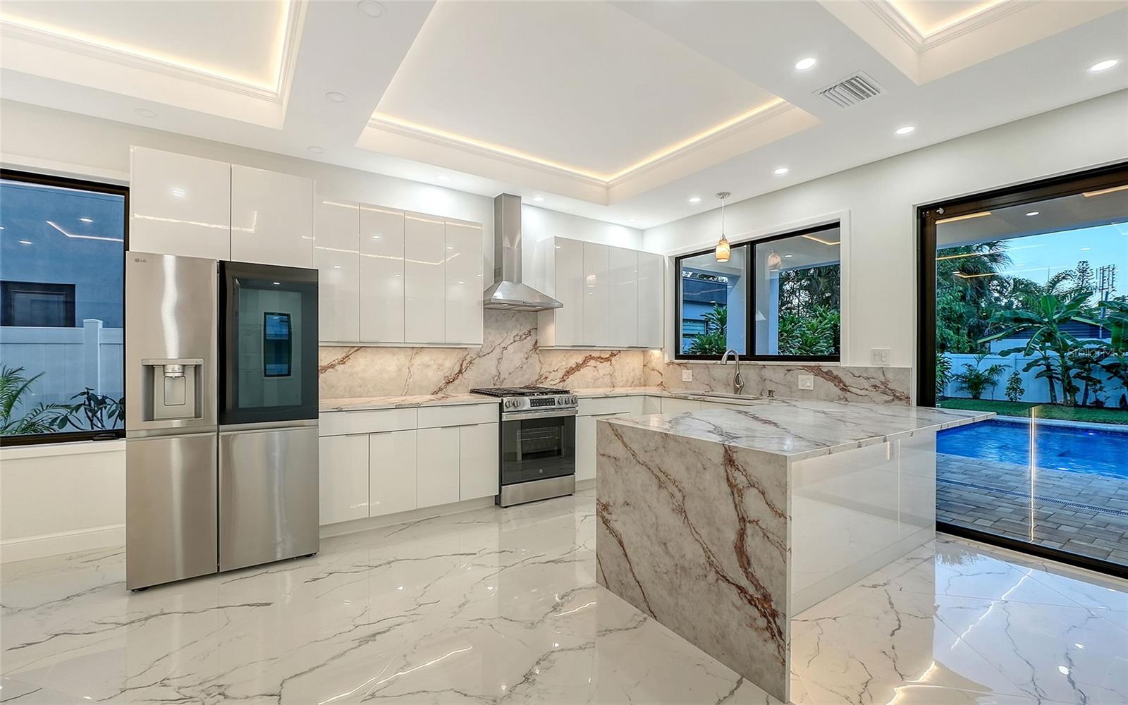 2483 Bay, Sarasota, FL 34237