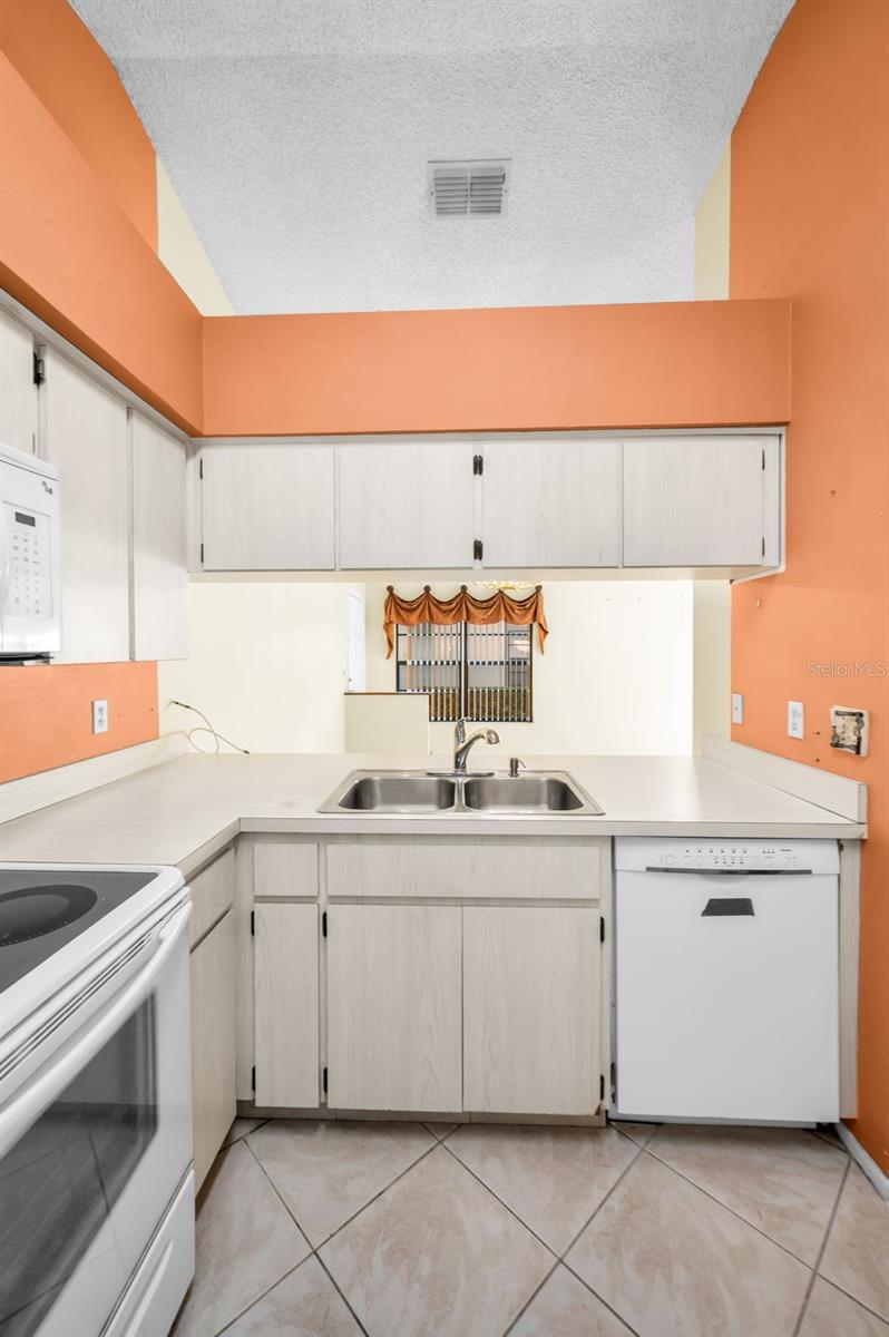 3500 Magnolia Ridge Unit 405, Palm Harbor, FL 34684
