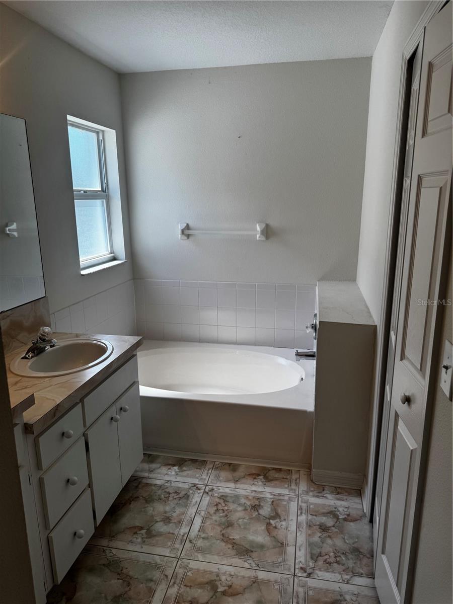 8806 Cypress Hammock, Tampa, FL 33614