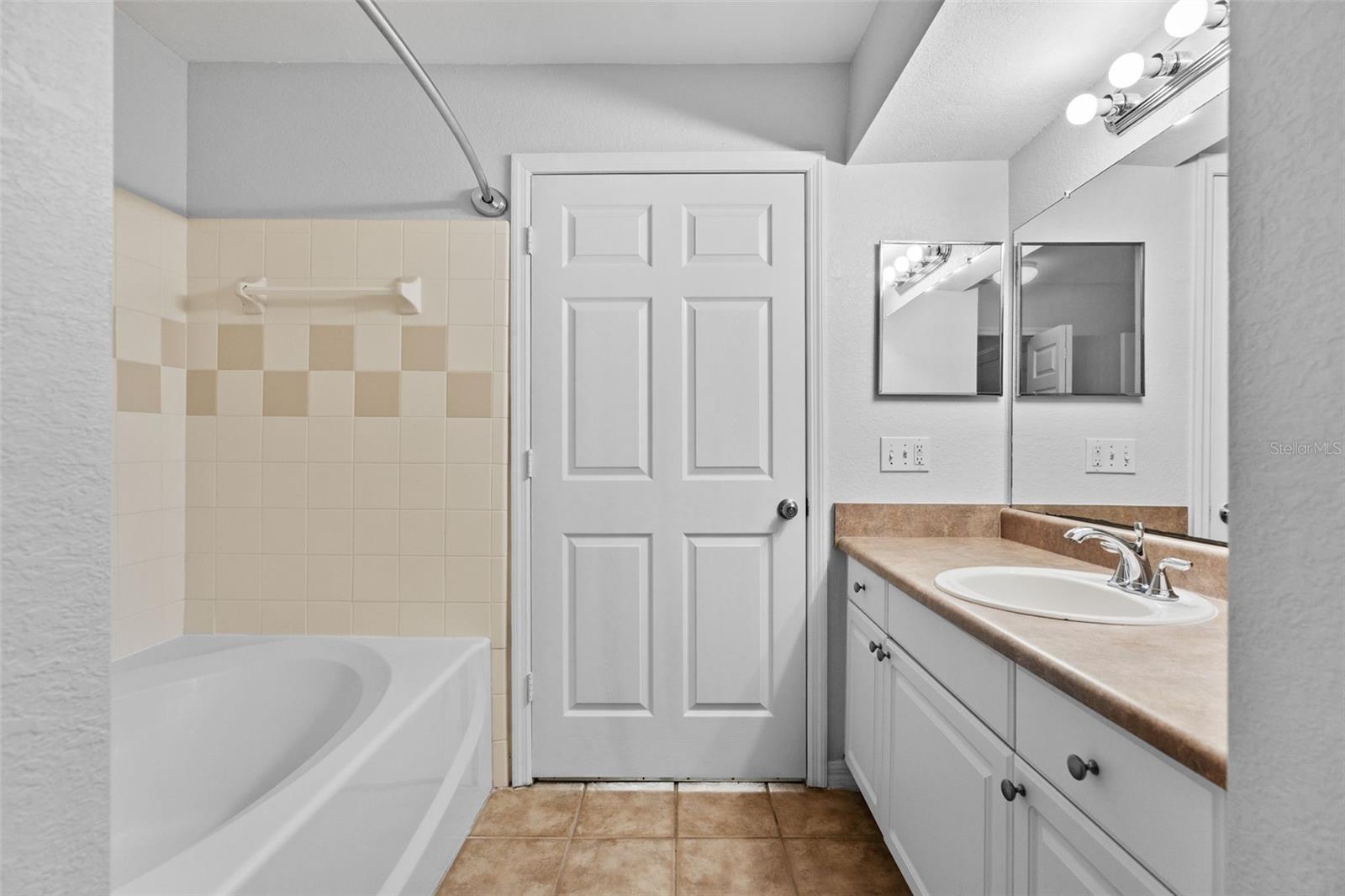 5611 Bidwell Unit 204, Sarasota, FL 34233
