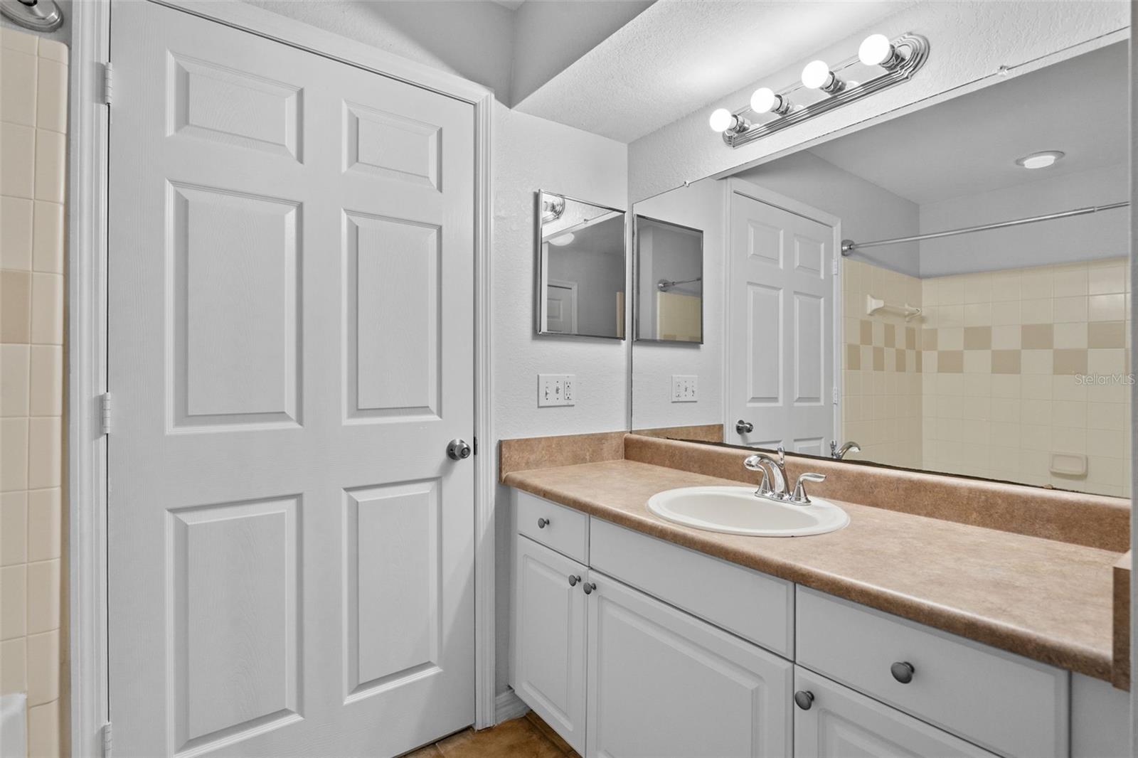 5611 Bidwell Unit 204, Sarasota, FL 34233