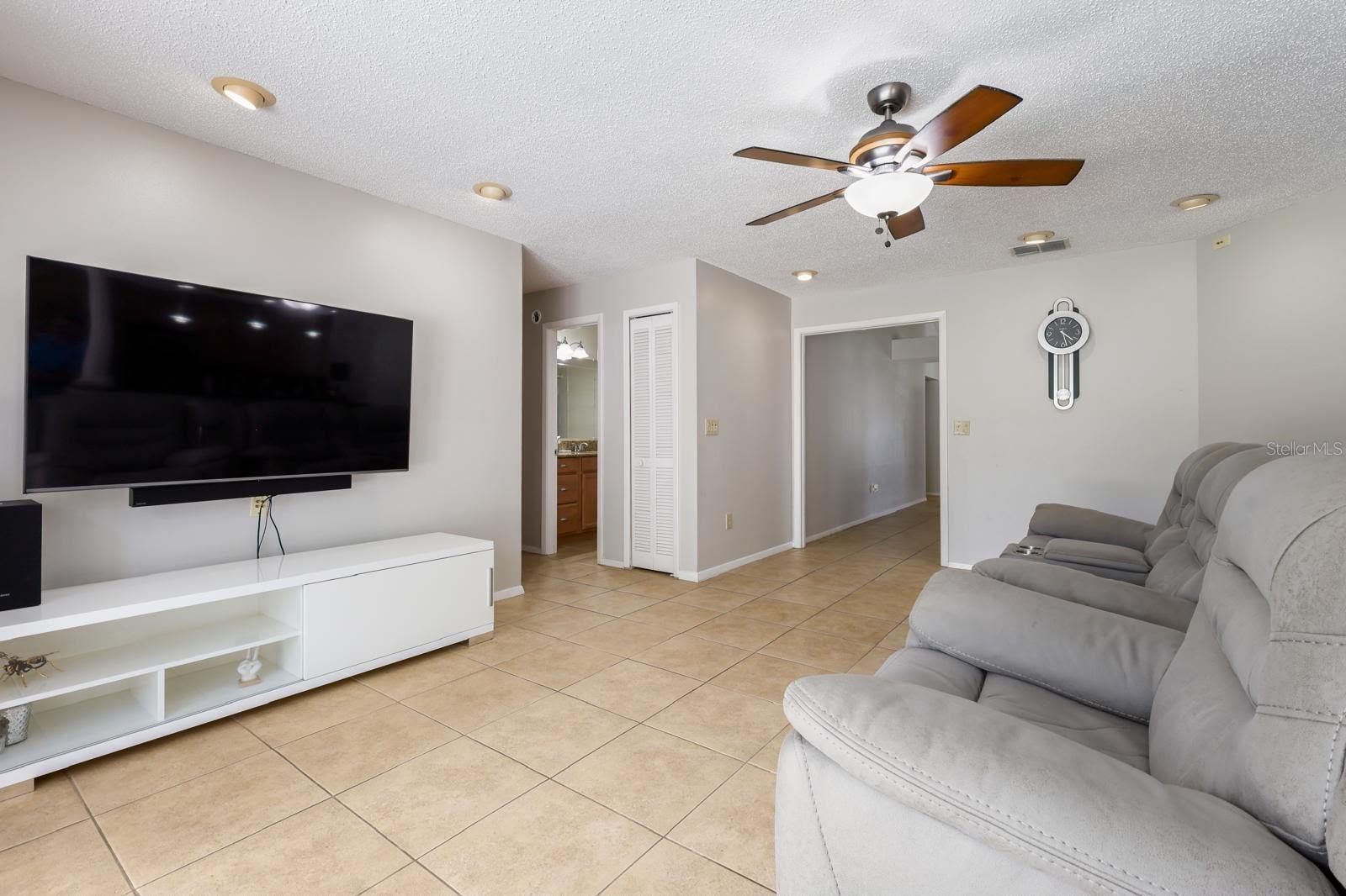 1912 Firethorn, Brandon, FL 33511