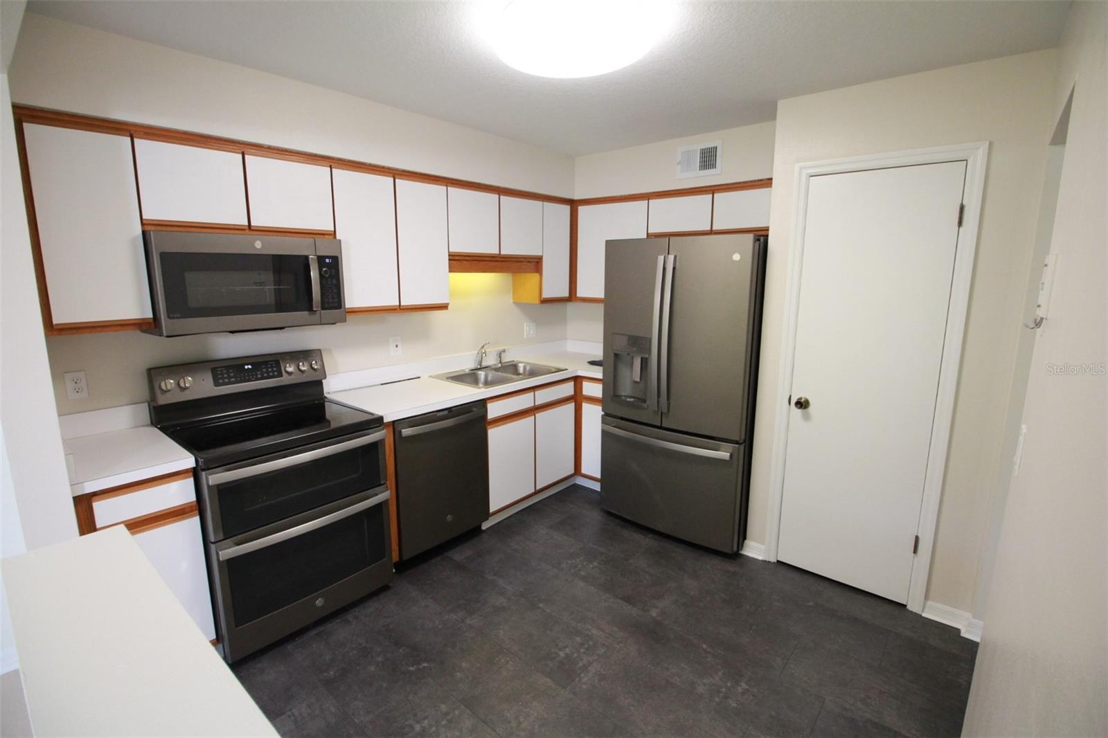 5301 White Cliff Unit 2, Orlando, FL 32812
