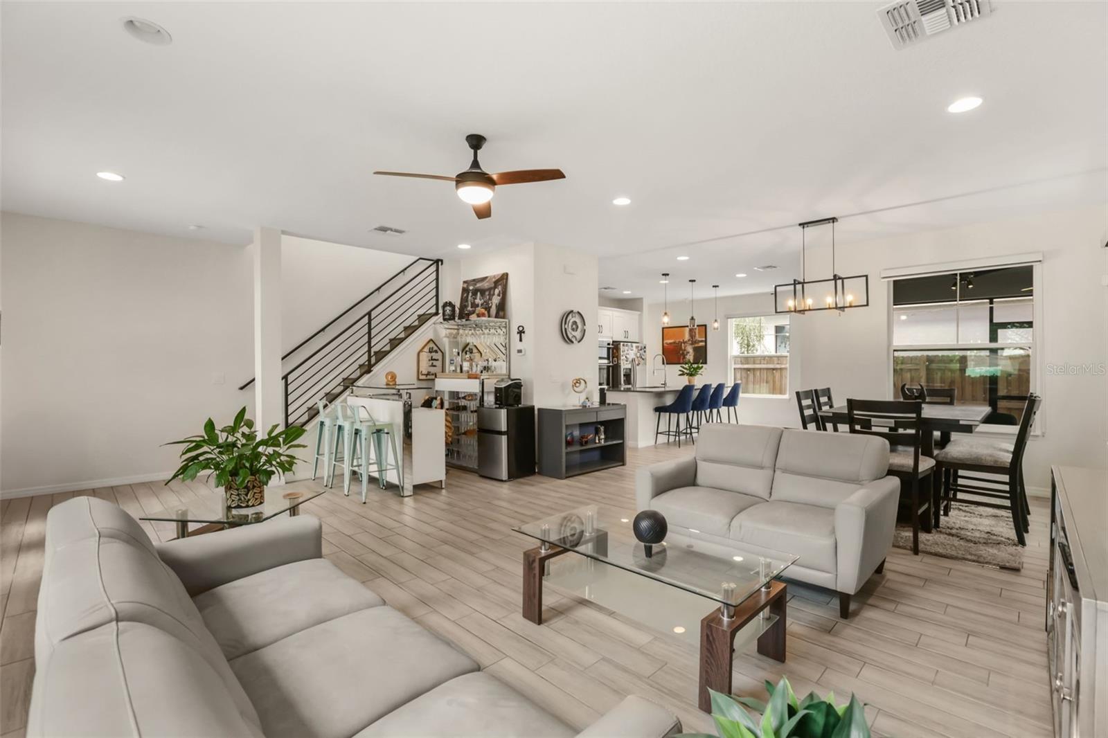 2338 Brown, Orlando, FL 32806