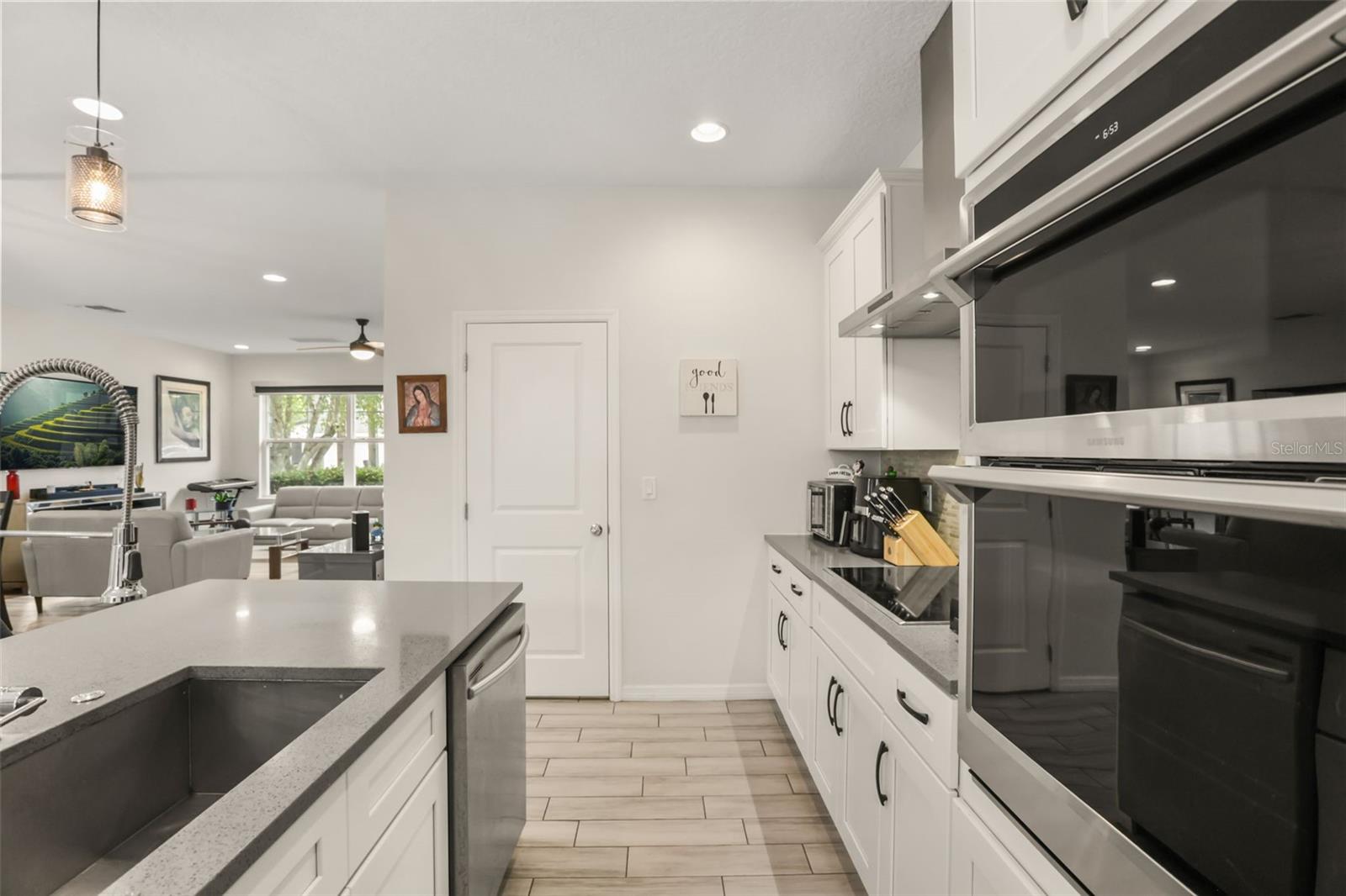 2338 Brown, Orlando, FL 32806