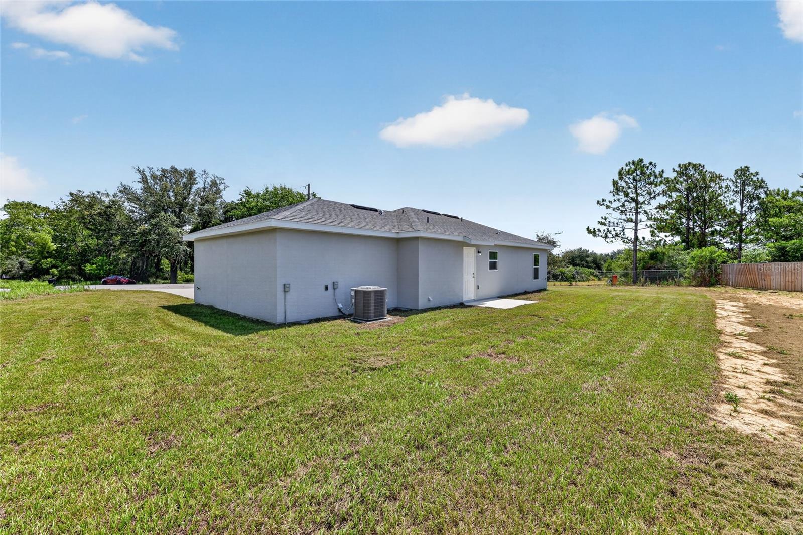 8 Oak Circle, Ocala, FL 34472
