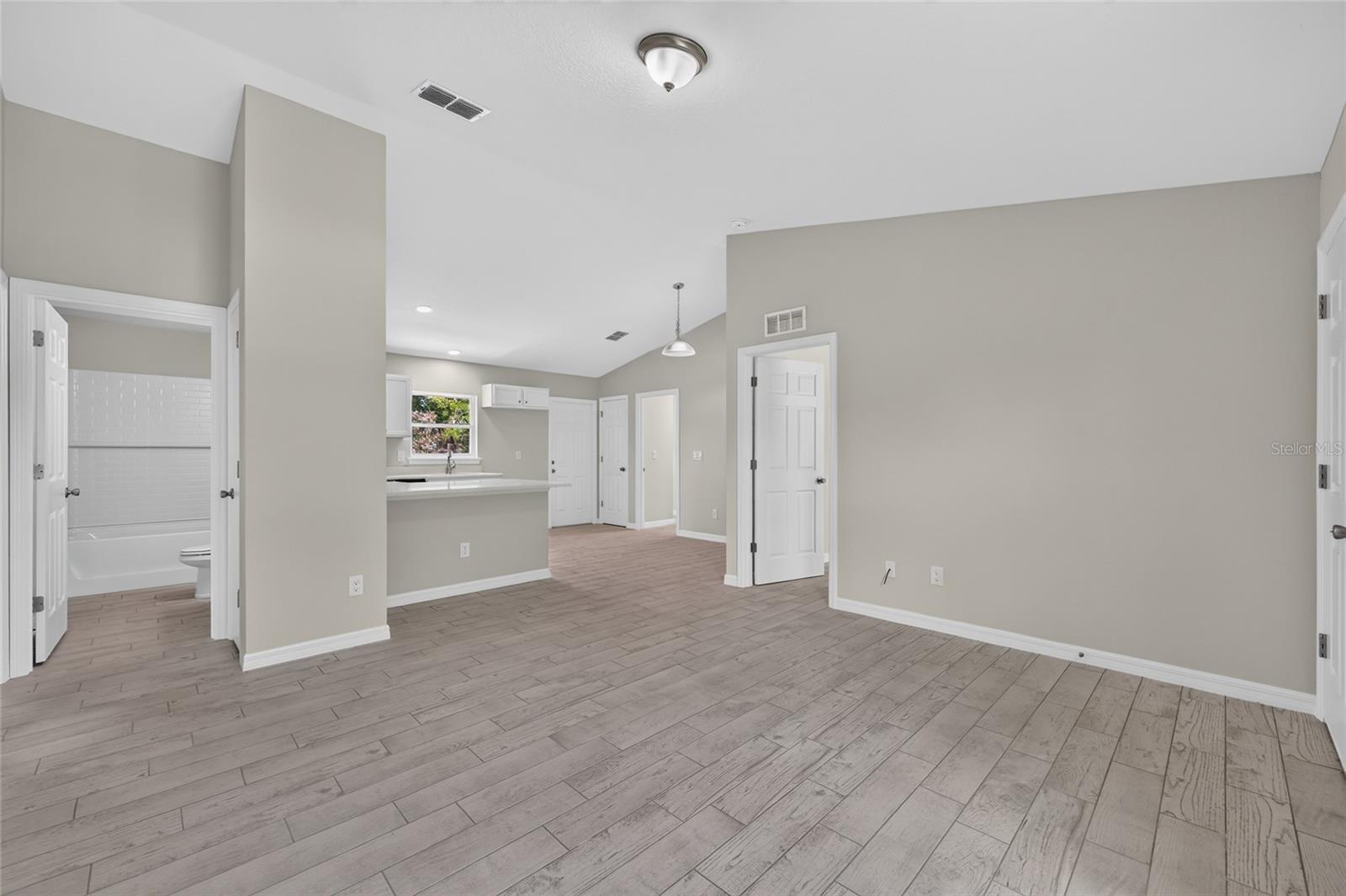 8 Oak Circle, Ocala, FL 34472