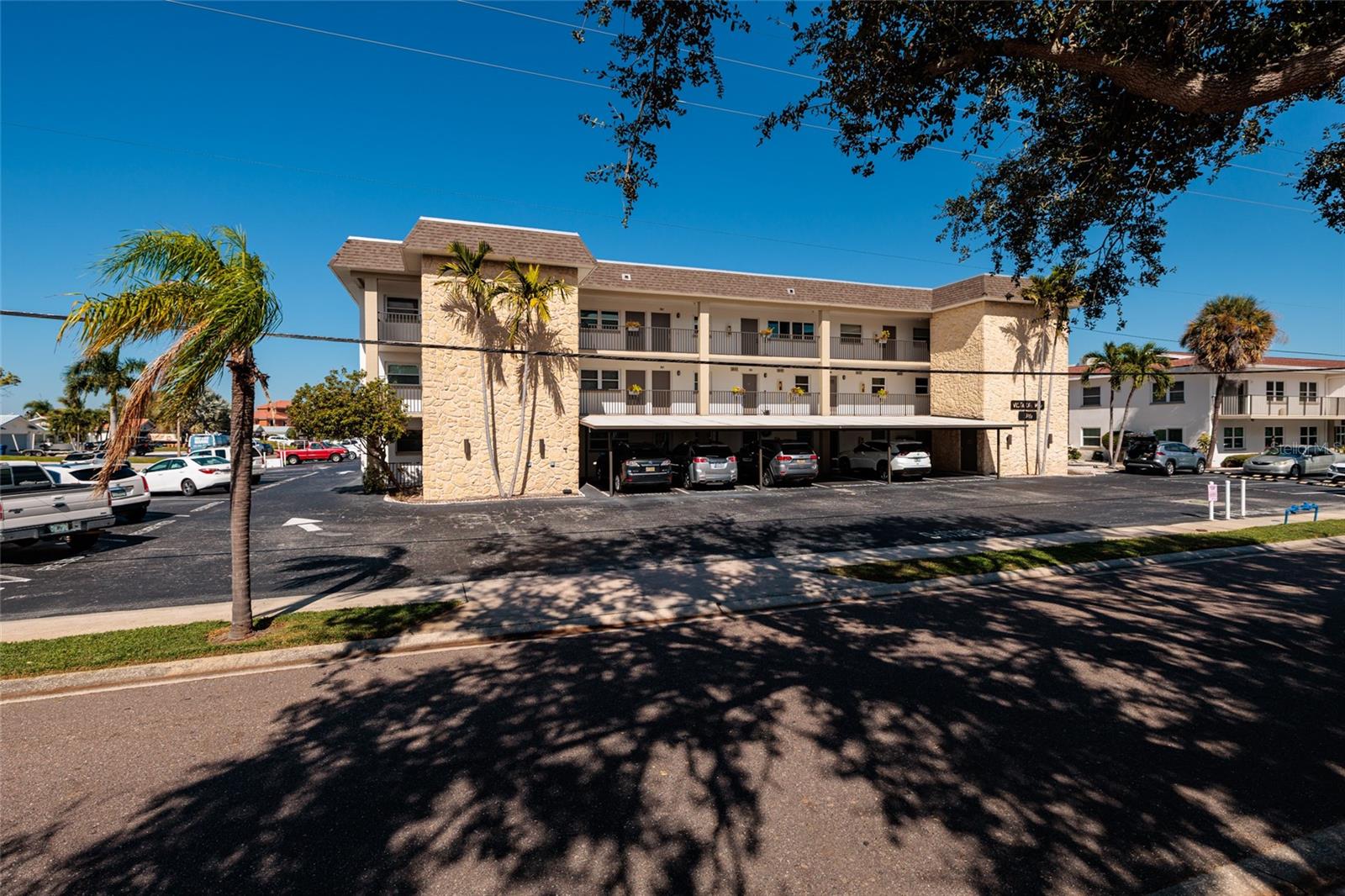 3789 46th Unit 101, St Petersburg, FL 33711