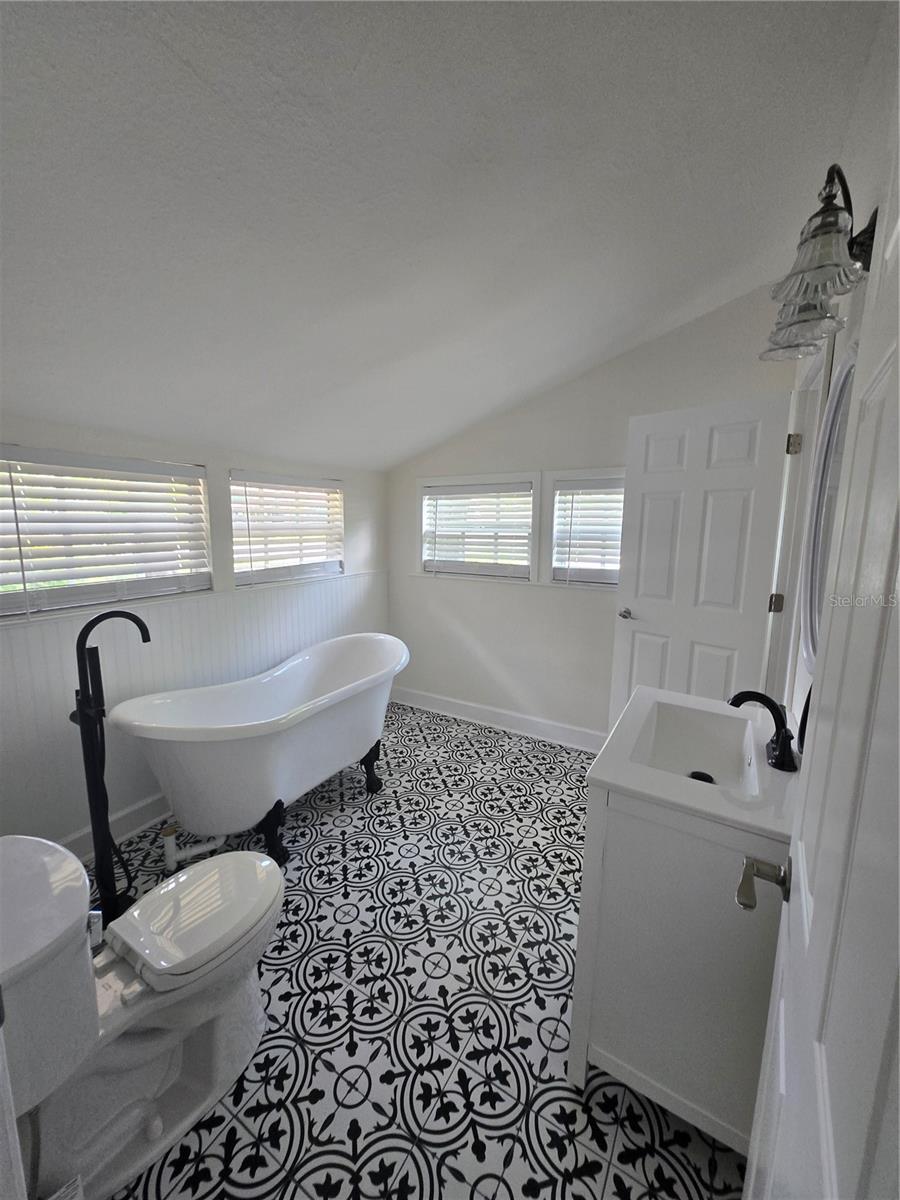 300 Idlewild, Tampa, FL 33604