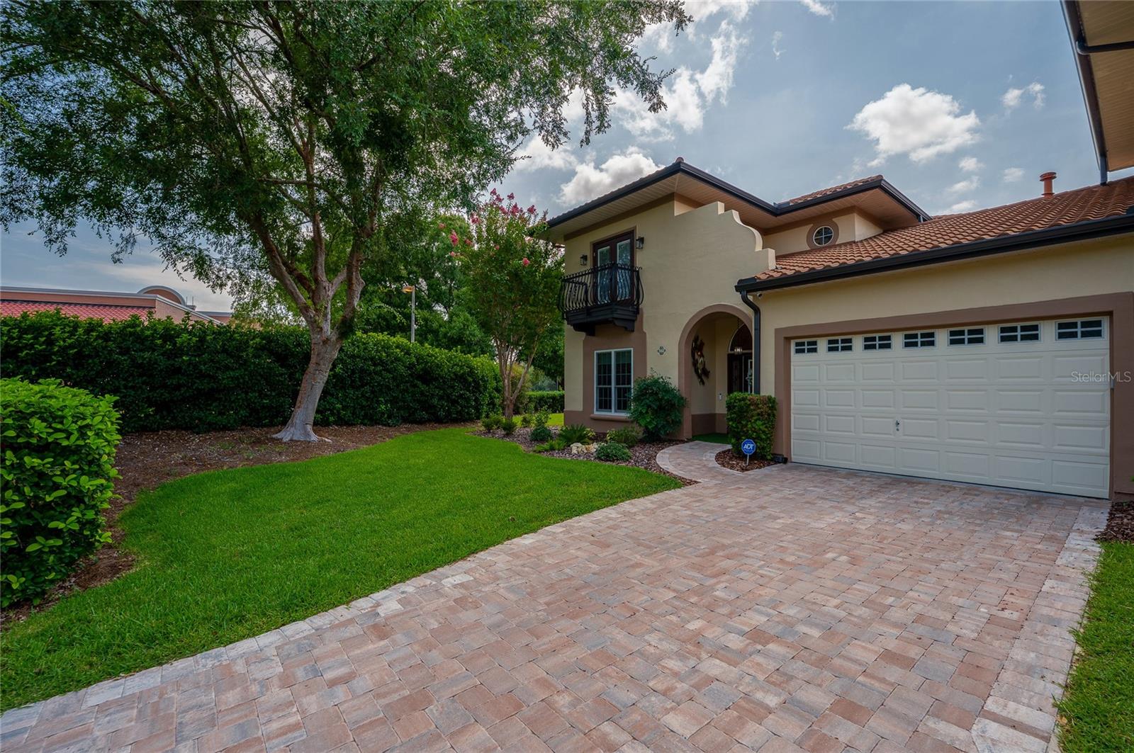 1259 Avenida de Las Casas, Lady Lake, FL 32159