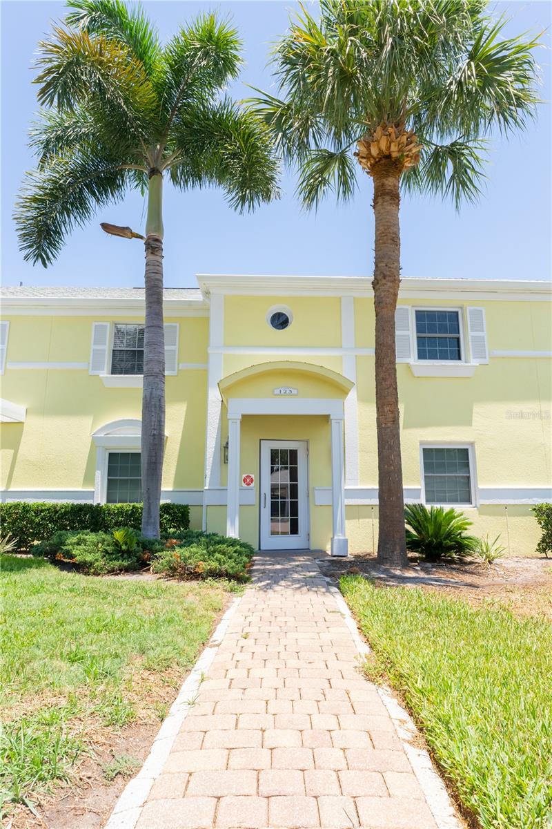 123 Seahorse Unit D, St Petersburg, FL 33705