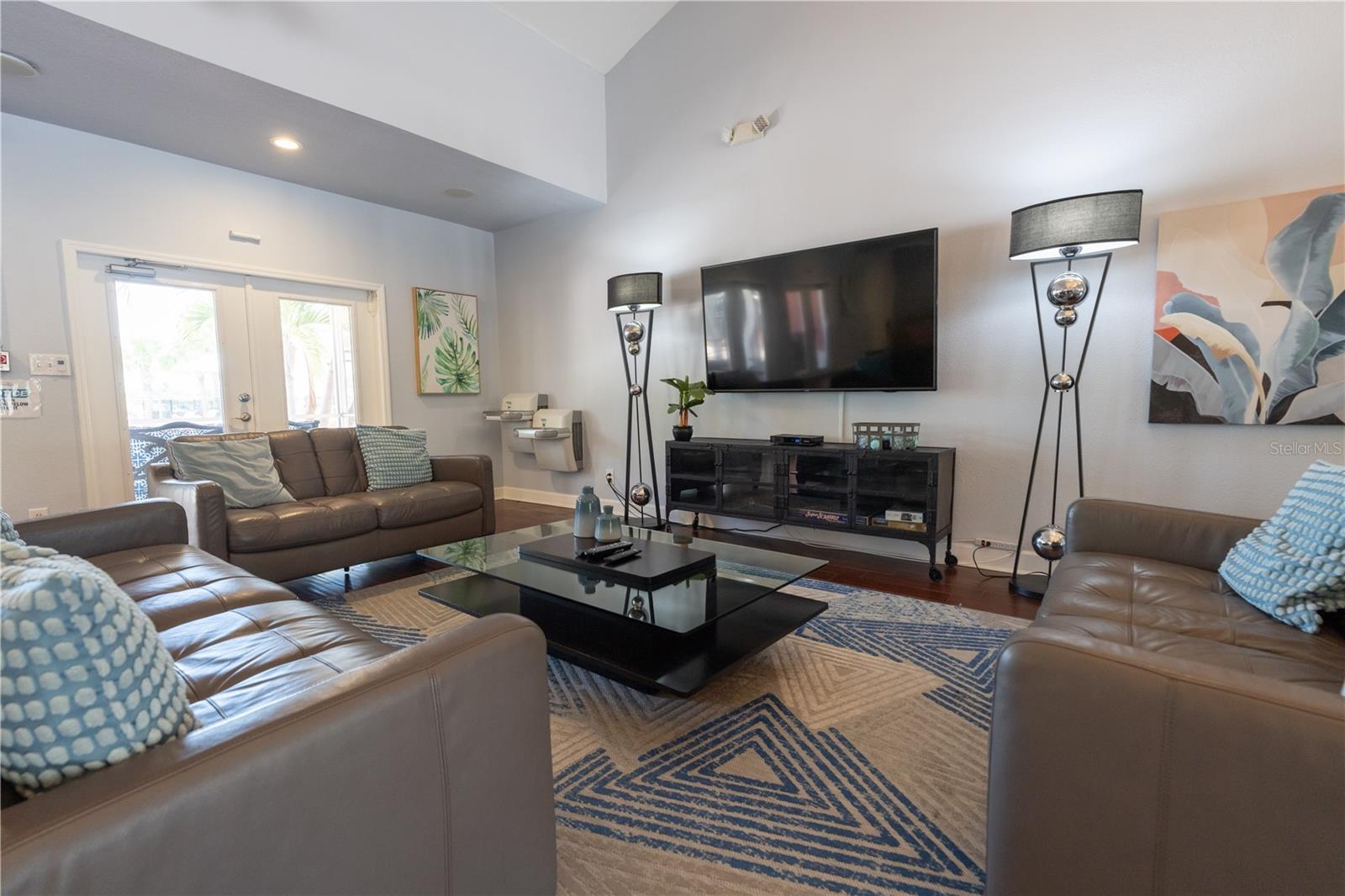 123 Seahorse Unit D, St Petersburg, FL 33705
