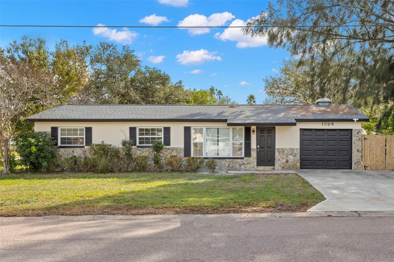 1524 Arizona, St Petersburg, FL 33703