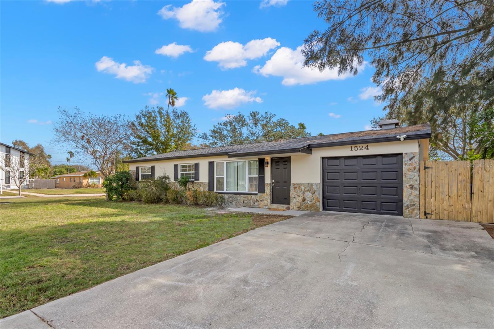 1524 Arizona, St Petersburg, FL 33703