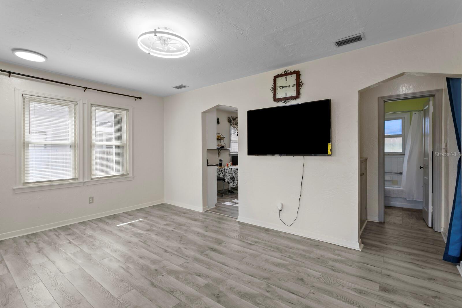 3152 13th, St Petersburg, FL 33713